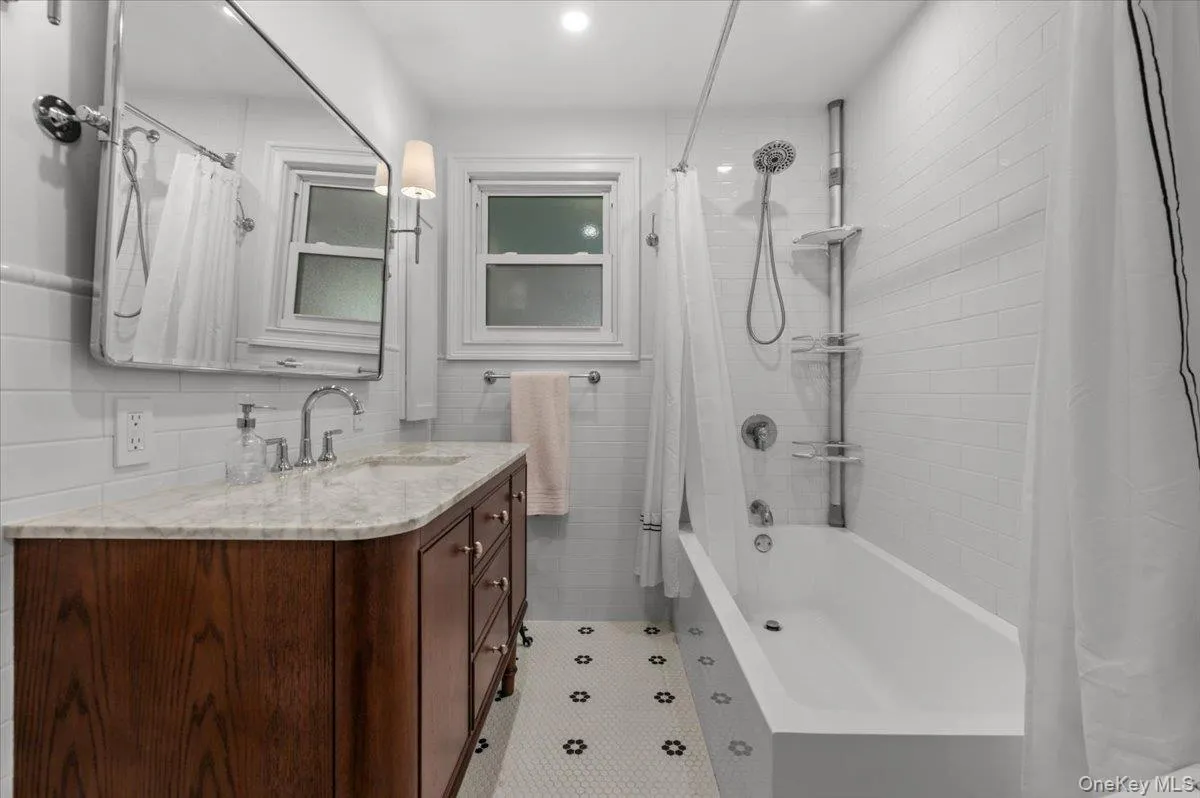 11 Portland Place, Huntington, NY, 3 Bedrooms Bedrooms, 7 Rooms Rooms,3 BathroomsBathrooms,Residential Lease,For Rent,Portland,0,1048648 11 Portland Place, Huntington, NY, 3 Bedrooms Bedrooms, 7 Rooms Rooms,3 BathroomsBathrooms,Residential Lease,For Rent,Portland,0,1048648