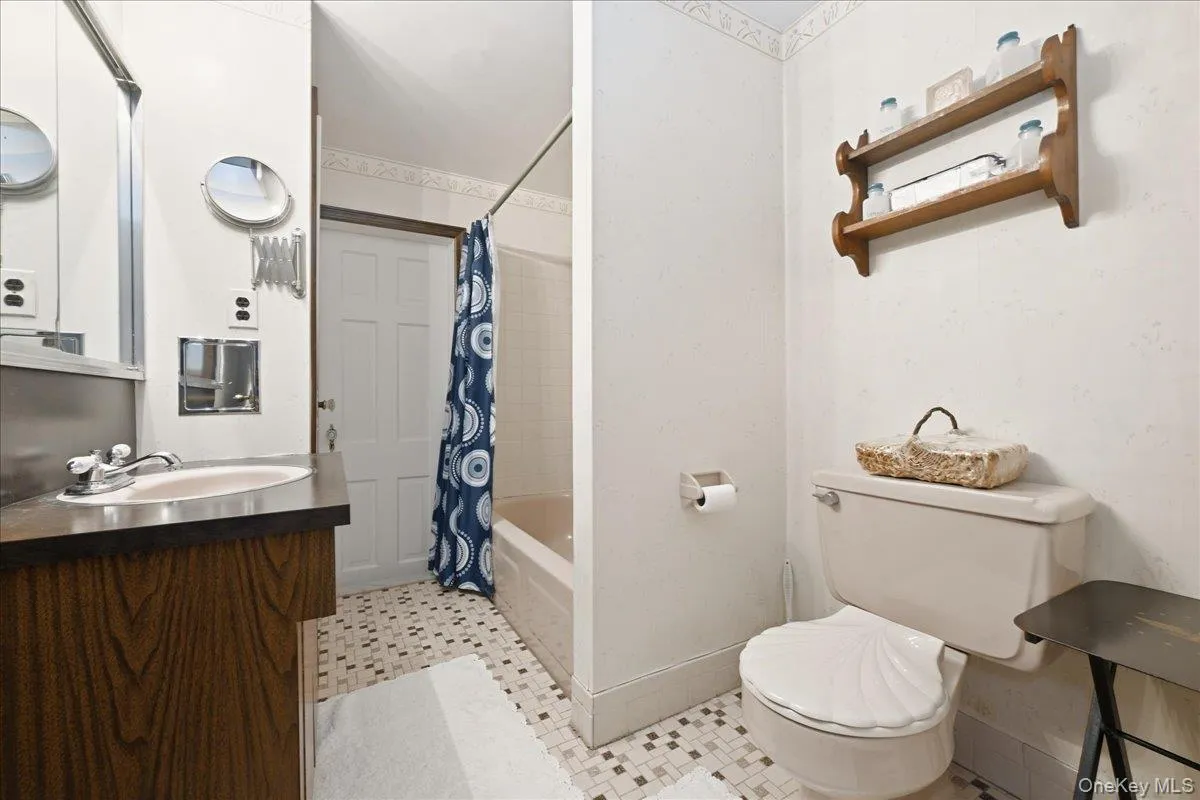 15 May Court, Hempstead, NY, 5 Bedrooms Bedrooms, 9 Rooms Rooms,2 BathroomsBathrooms,Residential,For Rent,May,0,1048654 15 May Court, Hempstead, NY, 5 Bedrooms Bedrooms, 9 Rooms Rooms,2 BathroomsBathrooms,Residential,For Rent,May,0,1048654