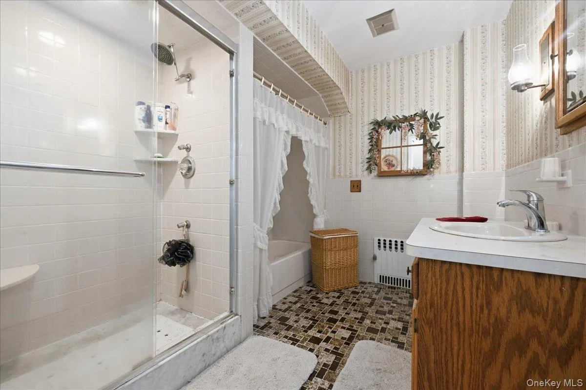 15 May Court, Hempstead, NY, 5 Bedrooms Bedrooms, 9 Rooms Rooms,2 BathroomsBathrooms,Residential,For Rent,May,0,1048654 15 May Court, Hempstead, NY, 5 Bedrooms Bedrooms, 9 Rooms Rooms,2 BathroomsBathrooms,Residential,For Rent,May,0,1048654
