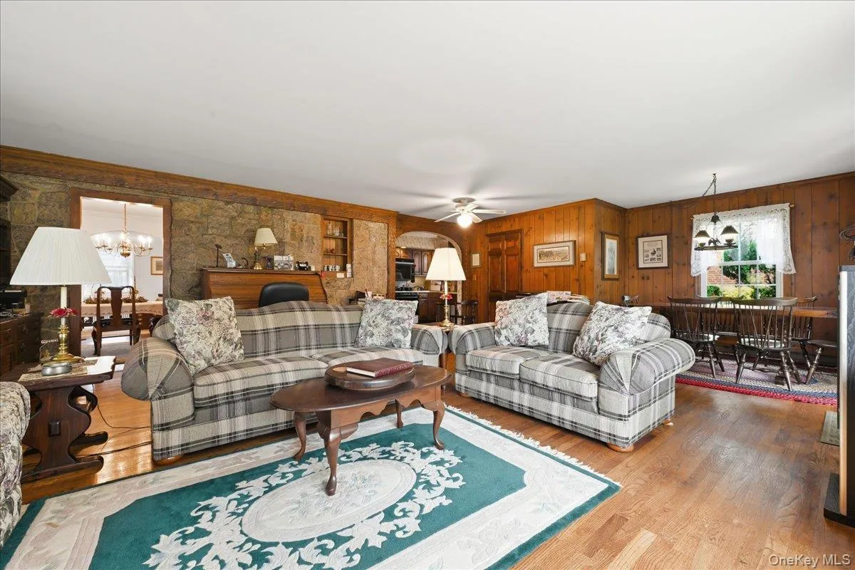 15 May Court, Hempstead, NY, 5 Bedrooms Bedrooms, 9 Rooms Rooms,2 BathroomsBathrooms,Residential,For Rent,May,0,1048654 15 May Court, Hempstead, NY, 5 Bedrooms Bedrooms, 9 Rooms Rooms,2 BathroomsBathrooms,Residential,For Rent,May,0,1048654