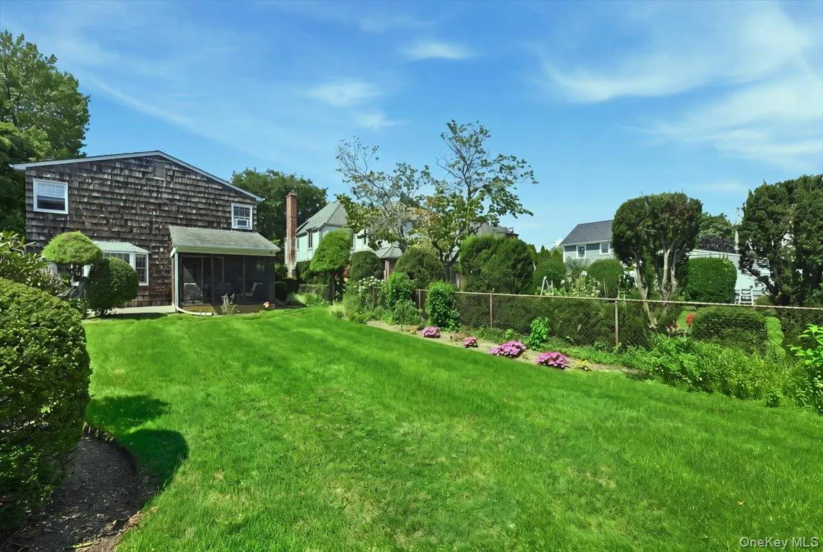 15 May Court, Hempstead, NY, 5 Bedrooms Bedrooms, 9 Rooms Rooms,2 BathroomsBathrooms,Residential,For Rent,May,0,1048654 15 May Court, Hempstead, NY, 5 Bedrooms Bedrooms, 9 Rooms Rooms,2 BathroomsBathrooms,Residential,For Rent,May,0,1048654