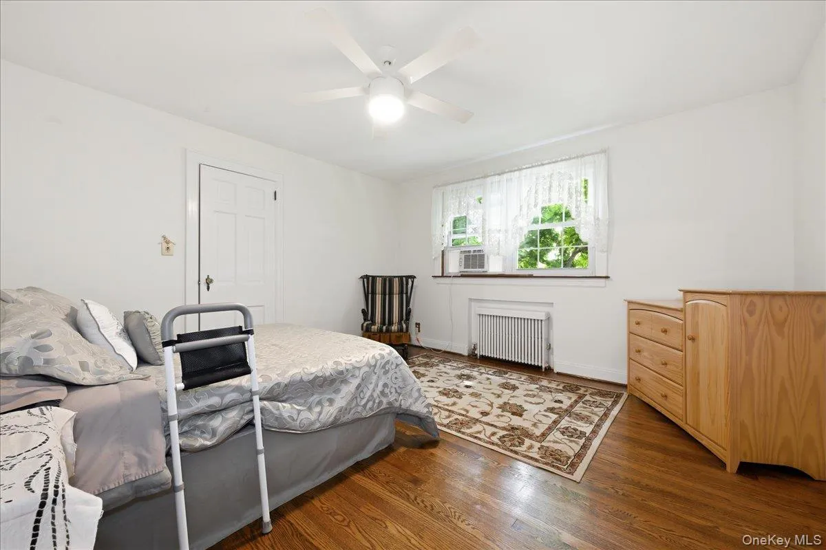 15 May Court, Hempstead, NY, 5 Bedrooms Bedrooms, 9 Rooms Rooms,2 BathroomsBathrooms,Residential,For Rent,May,0,1048654 15 May Court, Hempstead, NY, 5 Bedrooms Bedrooms, 9 Rooms Rooms,2 BathroomsBathrooms,Residential,For Rent,May,0,1048654