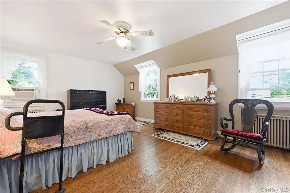 15 May Court, Hempstead, NY, 5 Bedrooms Bedrooms, 9 Rooms Rooms,2 BathroomsBathrooms,Residential,For Rent,May,0,1048654 15 May Court, Hempstead, NY, 5 Bedrooms Bedrooms, 9 Rooms Rooms,2 BathroomsBathrooms,Residential,For Rent,May,0,1048654