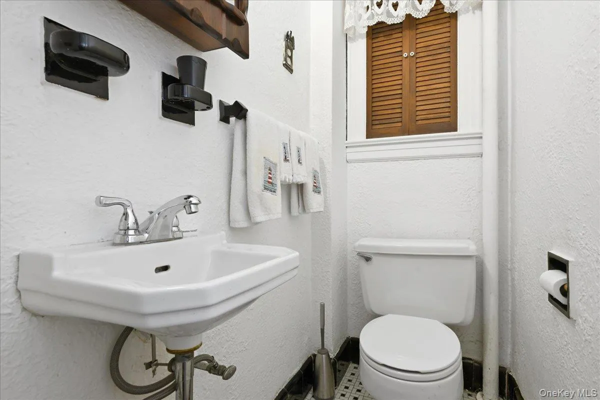 15 May Court, Hempstead, NY, 5 Bedrooms Bedrooms, 9 Rooms Rooms,2 BathroomsBathrooms,Residential,For Rent,May,0,1048654 15 May Court, Hempstead, NY, 5 Bedrooms Bedrooms, 9 Rooms Rooms,2 BathroomsBathrooms,Residential,For Rent,May,0,1048654
