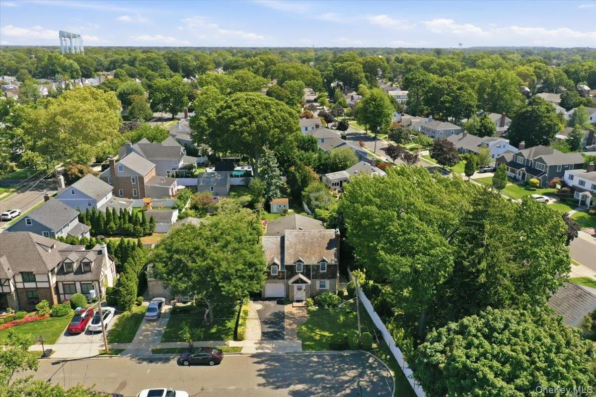 15 May Court, Hempstead, NY, 5 Bedrooms Bedrooms, 9 Rooms Rooms,2 BathroomsBathrooms,Residential,For Rent,May,0,1048654 15 May Court, Hempstead, NY, 5 Bedrooms Bedrooms, 9 Rooms Rooms,2 BathroomsBathrooms,Residential,For Rent,May,0,1048654