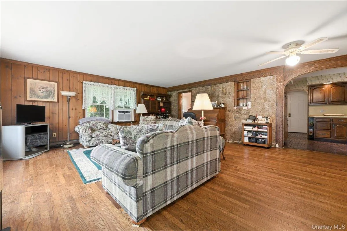 15 May Court, Hempstead, NY, 5 Bedrooms Bedrooms, 9 Rooms Rooms,2 BathroomsBathrooms,Residential,For Rent,May,0,1048654 15 May Court, Hempstead, NY, 5 Bedrooms Bedrooms, 9 Rooms Rooms,2 BathroomsBathrooms,Residential,For Rent,May,0,1048654