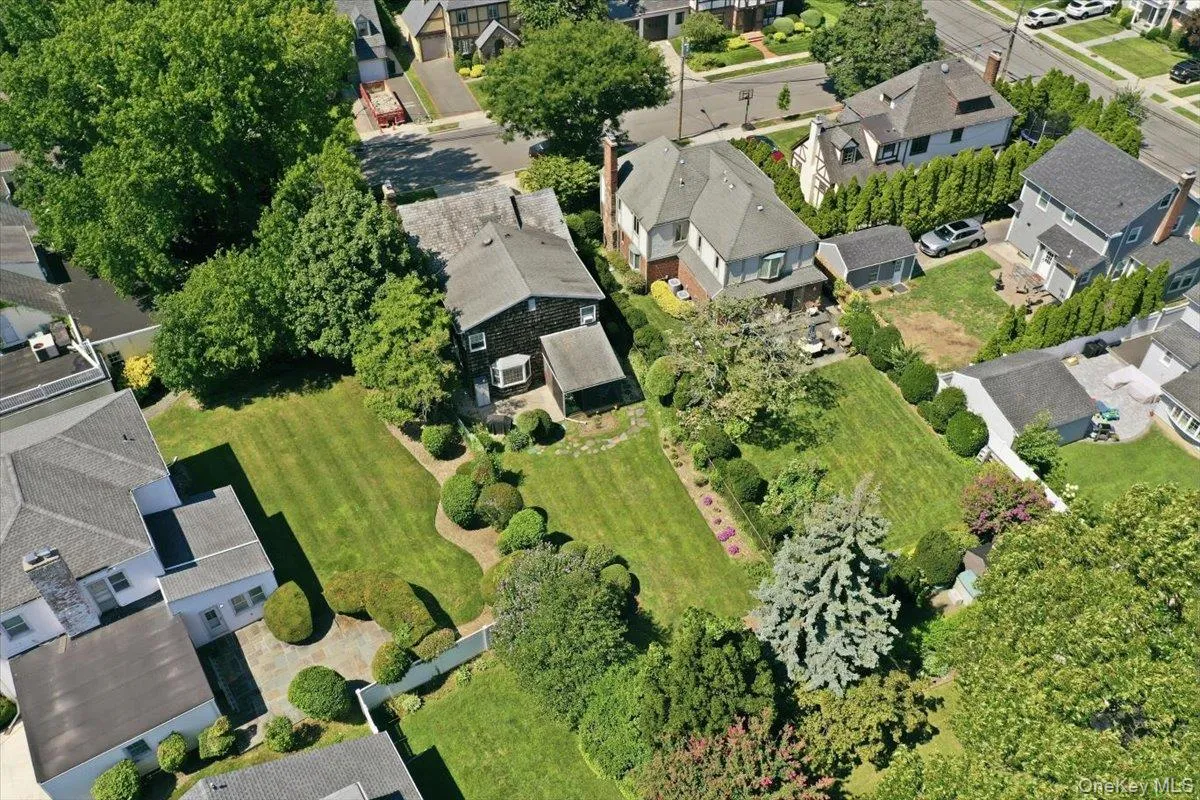 15 May Court, Hempstead, NY, 5 Bedrooms Bedrooms, 9 Rooms Rooms,2 BathroomsBathrooms,Residential,For Rent,May,0,1048654 15 May Court, Hempstead, NY, 5 Bedrooms Bedrooms, 9 Rooms Rooms,2 BathroomsBathrooms,Residential,For Rent,May,0,1048654