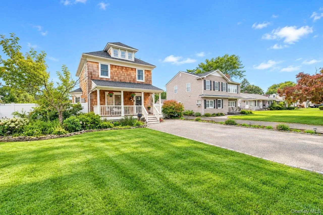 52 Lee Avenue, Brookhaven, NY, 3 Bedrooms Bedrooms, 7 Rooms Rooms,2 BathroomsBathrooms,Residential,For Rent,Lee,0,1048668 52 Lee Avenue, Brookhaven, NY, 3 Bedrooms Bedrooms, 7 Rooms Rooms,2 BathroomsBathrooms,Residential,For Rent,Lee,0,1048668
