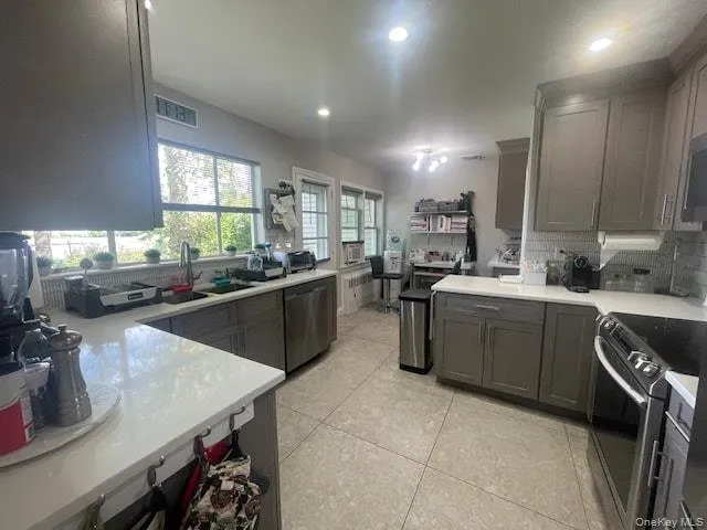 894 Lakeside Drive, Hempstead, NY, 4 Bedrooms Bedrooms, 9 Rooms Rooms,3 BathroomsBathrooms,Residential Lease,For Rent,Lakeside,0,1048670 894 Lakeside Drive, Hempstead, NY, 4 Bedrooms Bedrooms, 9 Rooms Rooms,3 BathroomsBathrooms,Residential Lease,For Rent,Lakeside,0,1048670