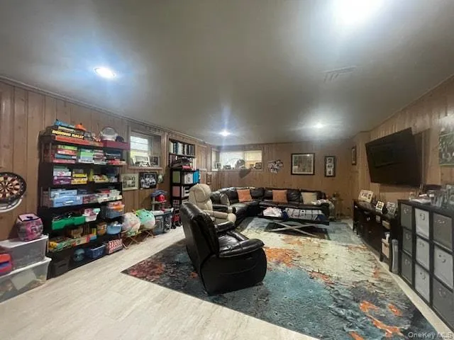 894 Lakeside Drive, Hempstead, NY, 4 Bedrooms Bedrooms, 9 Rooms Rooms,3 BathroomsBathrooms,Residential Lease,For Rent,Lakeside,0,1048670 894 Lakeside Drive, Hempstead, NY, 4 Bedrooms Bedrooms, 9 Rooms Rooms,3 BathroomsBathrooms,Residential Lease,For Rent,Lakeside,0,1048670