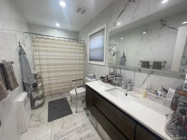 894 Lakeside Drive, Hempstead, NY, 4 Bedrooms Bedrooms, 9 Rooms Rooms,3 BathroomsBathrooms,Residential Lease,For Rent,Lakeside,0,1048670 894 Lakeside Drive, Hempstead, NY, 4 Bedrooms Bedrooms, 9 Rooms Rooms,3 BathroomsBathrooms,Residential Lease,For Rent,Lakeside,0,1048670
