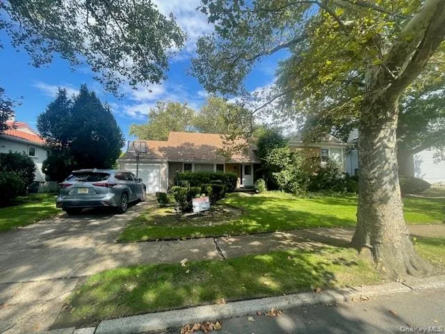 894 Lakeside Drive, Hempstead, NY, 4 Bedrooms Bedrooms, 9 Rooms Rooms,3 BathroomsBathrooms,Residential Lease,For Rent,Lakeside,0,1048670 894 Lakeside Drive, Hempstead, NY, 4 Bedrooms Bedrooms, 9 Rooms Rooms,3 BathroomsBathrooms,Residential Lease,For Rent,Lakeside,0,1048670