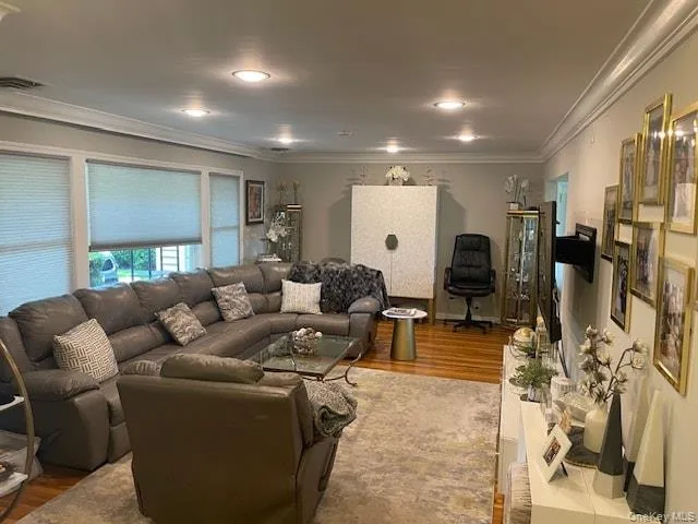 894 Lakeside Drive, Hempstead, NY, 4 Bedrooms Bedrooms, 9 Rooms Rooms,3 BathroomsBathrooms,Residential Lease,For Rent,Lakeside,0,1048670 894 Lakeside Drive, Hempstead, NY, 4 Bedrooms Bedrooms, 9 Rooms Rooms,3 BathroomsBathrooms,Residential Lease,For Rent,Lakeside,0,1048670