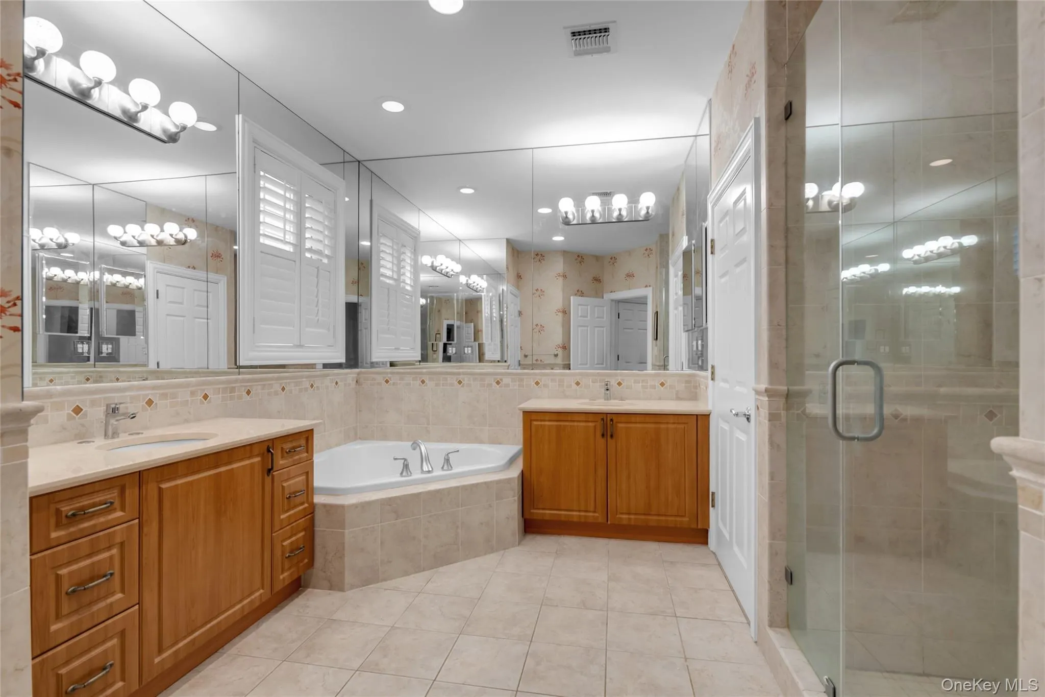95 Overlook, North Hempstead, NY, 3 Bedrooms Bedrooms, 8 Rooms Rooms,2 BathroomsBathrooms,Residential,For Rent,Overlook,0,1048676 95 Overlook, North Hempstead, NY, 3 Bedrooms Bedrooms, 8 Rooms Rooms,2 BathroomsBathrooms,Residential,For Rent,Overlook,0,1048676