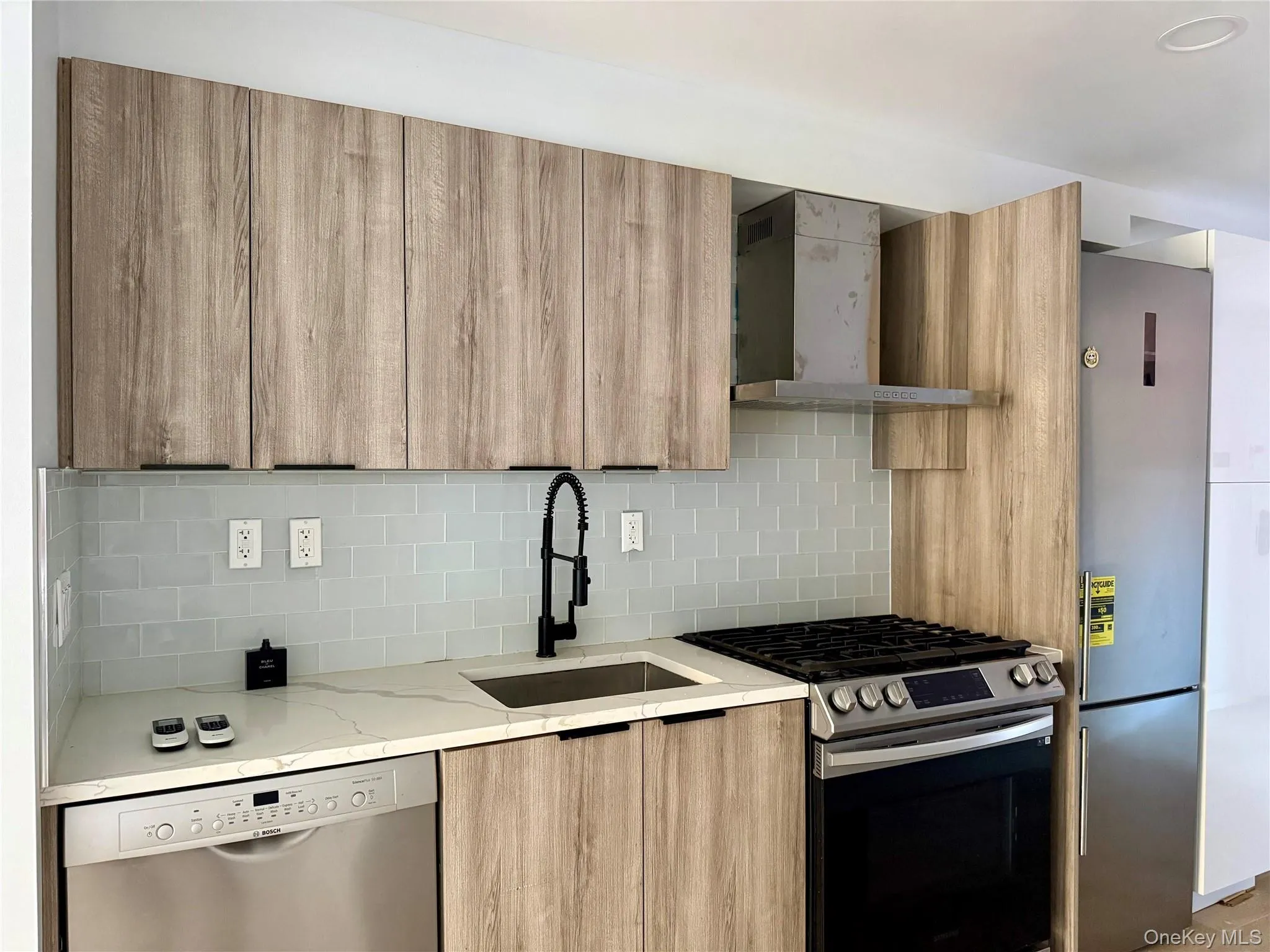 37-32 89 Street, New York, NY, 1 Bedroom Bedrooms, 5 Room Rooms,2 BathroomBathrooms,Residential Lease,For Rent,89,0,1048677 37-32 89 Street, New York, NY, 1 Bedroom Bedrooms, 5 Room Rooms,2 BathroomBathrooms,Residential Lease,For Rent,89,0,1048677