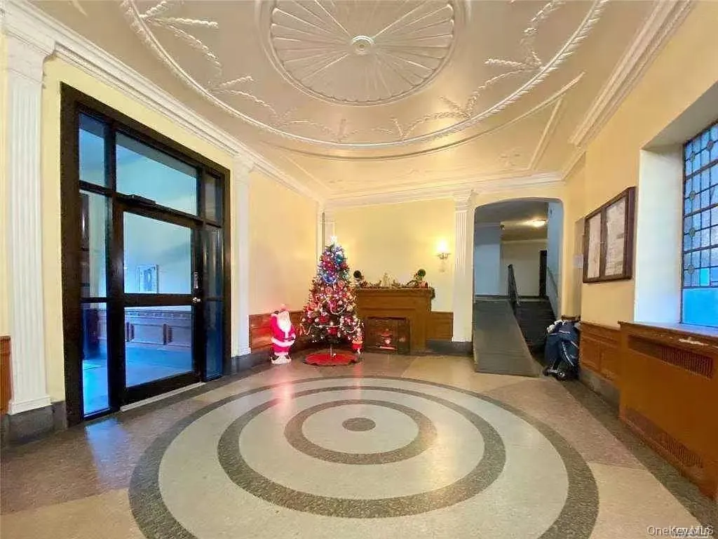 Building lobby with crown molding Building lobby with crown molding