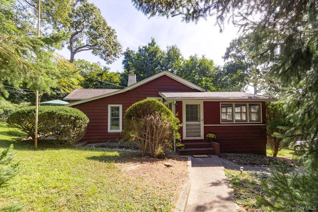 Charming 2 bedroom cottage in Stony Brook Gardens Charming 2 bedroom cottage in Stony Brook Gardens