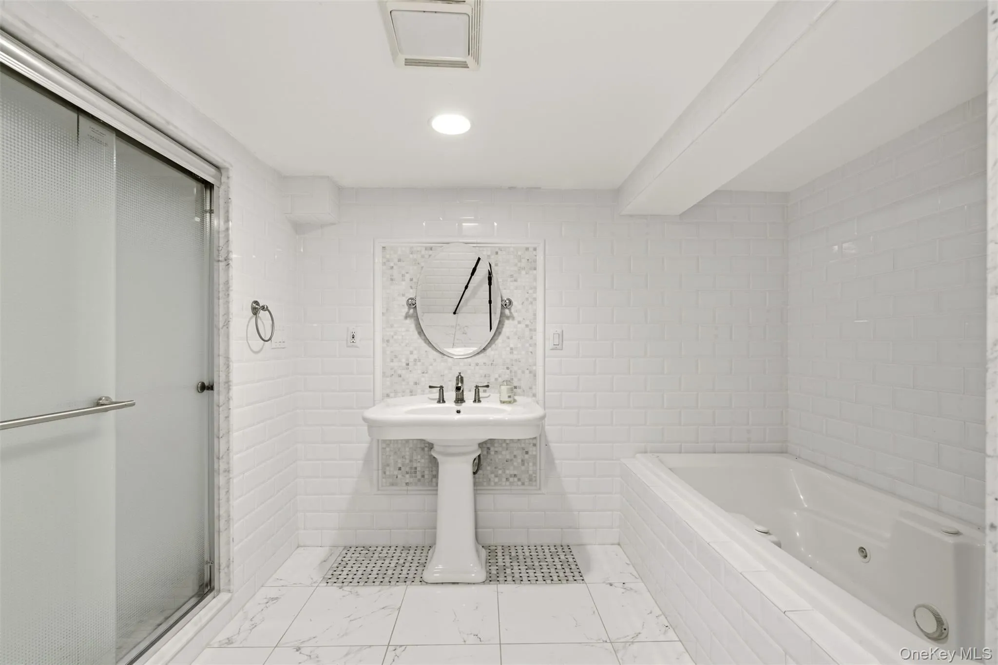 147 Bacon Road, North Hempstead, NY, 6 Bedrooms Bedrooms, 12 Rooms Rooms,6 BathroomsBathrooms,Residential,For Rent,Bacon,0,1048694 147 Bacon Road, North Hempstead, NY, 6 Bedrooms Bedrooms, 12 Rooms Rooms,6 BathroomsBathrooms,Residential,For Rent,Bacon,0,1048694
