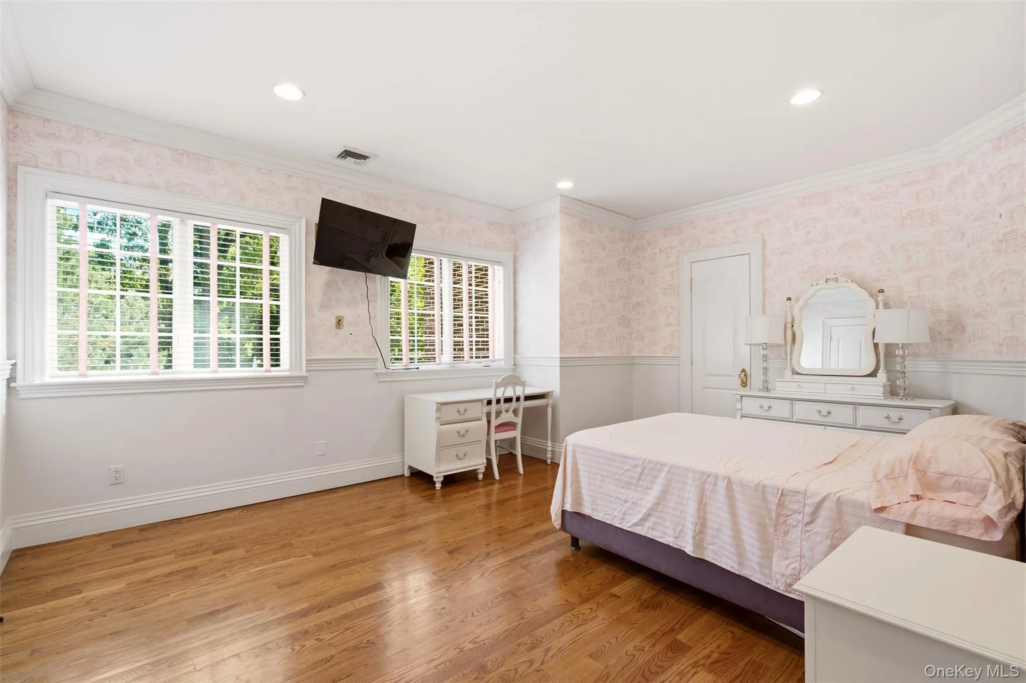 147 Bacon Road, North Hempstead, NY, 6 Bedrooms Bedrooms, 12 Rooms Rooms,6 BathroomsBathrooms,Residential,For Rent,Bacon,0,1048694 147 Bacon Road, North Hempstead, NY, 6 Bedrooms Bedrooms, 12 Rooms Rooms,6 BathroomsBathrooms,Residential,For Rent,Bacon,0,1048694