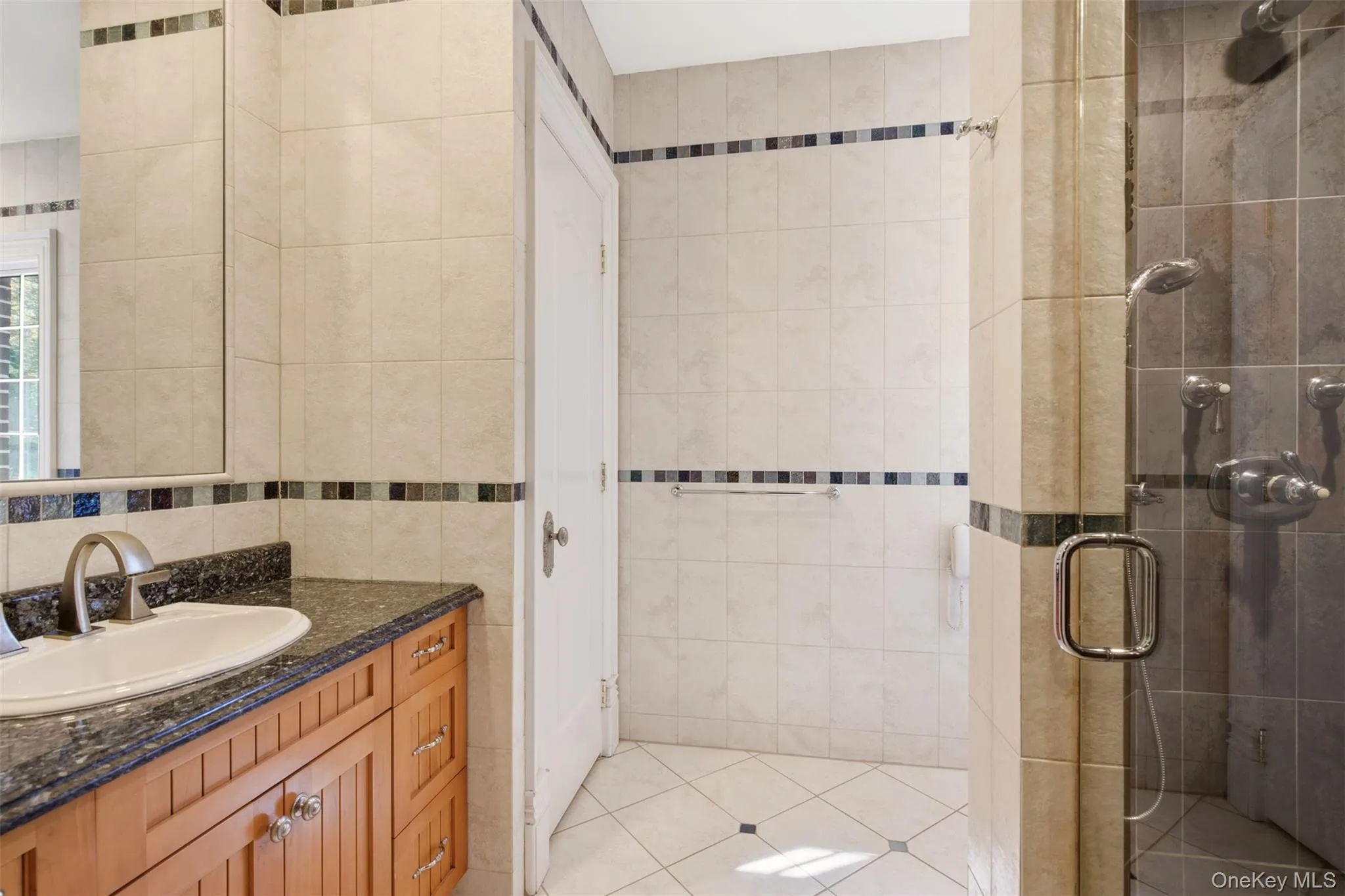 147 Bacon Road, North Hempstead, NY, 6 Bedrooms Bedrooms, 12 Rooms Rooms,6 BathroomsBathrooms,Residential,For Rent,Bacon,0,1048694 147 Bacon Road, North Hempstead, NY, 6 Bedrooms Bedrooms, 12 Rooms Rooms,6 BathroomsBathrooms,Residential,For Rent,Bacon,0,1048694