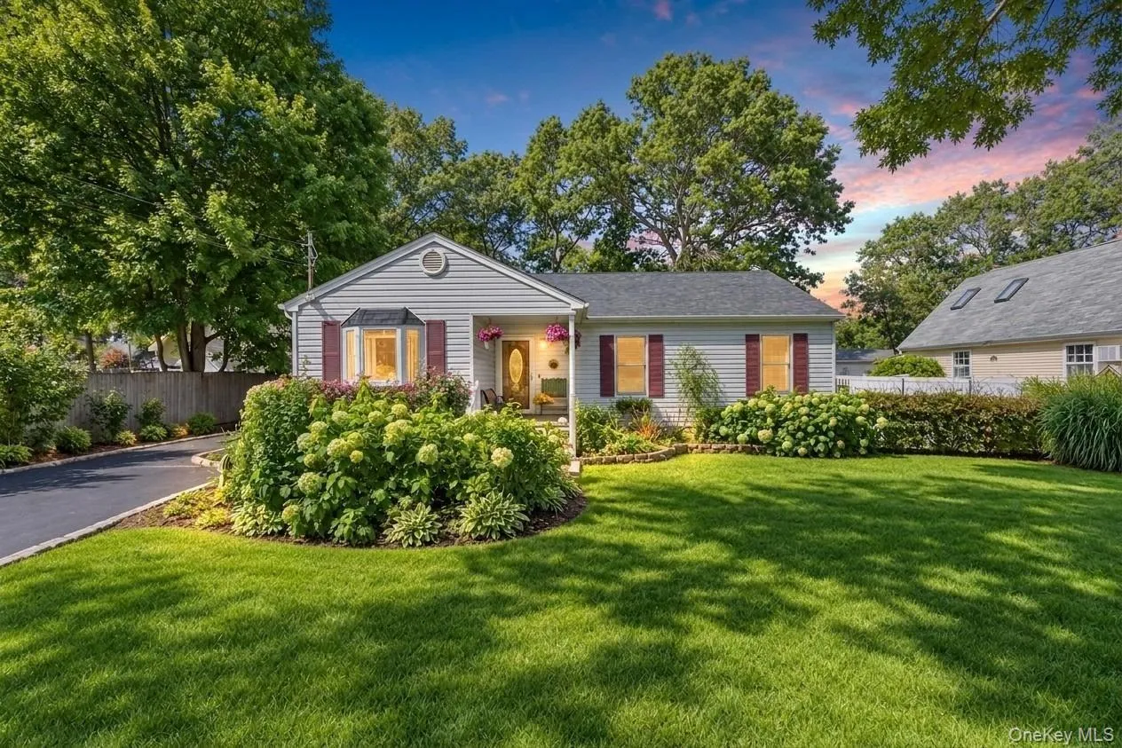 115 Colin Drive, Brookhaven, NY, 3 Bedrooms Bedrooms, 6 Rooms Rooms,1 BathroomBathrooms,Residential,For Rent,Colin,0,1048699 115 Colin Drive, Brookhaven, NY, 3 Bedrooms Bedrooms, 6 Rooms Rooms,1 BathroomBathrooms,Residential,For Rent,Colin,0,1048699