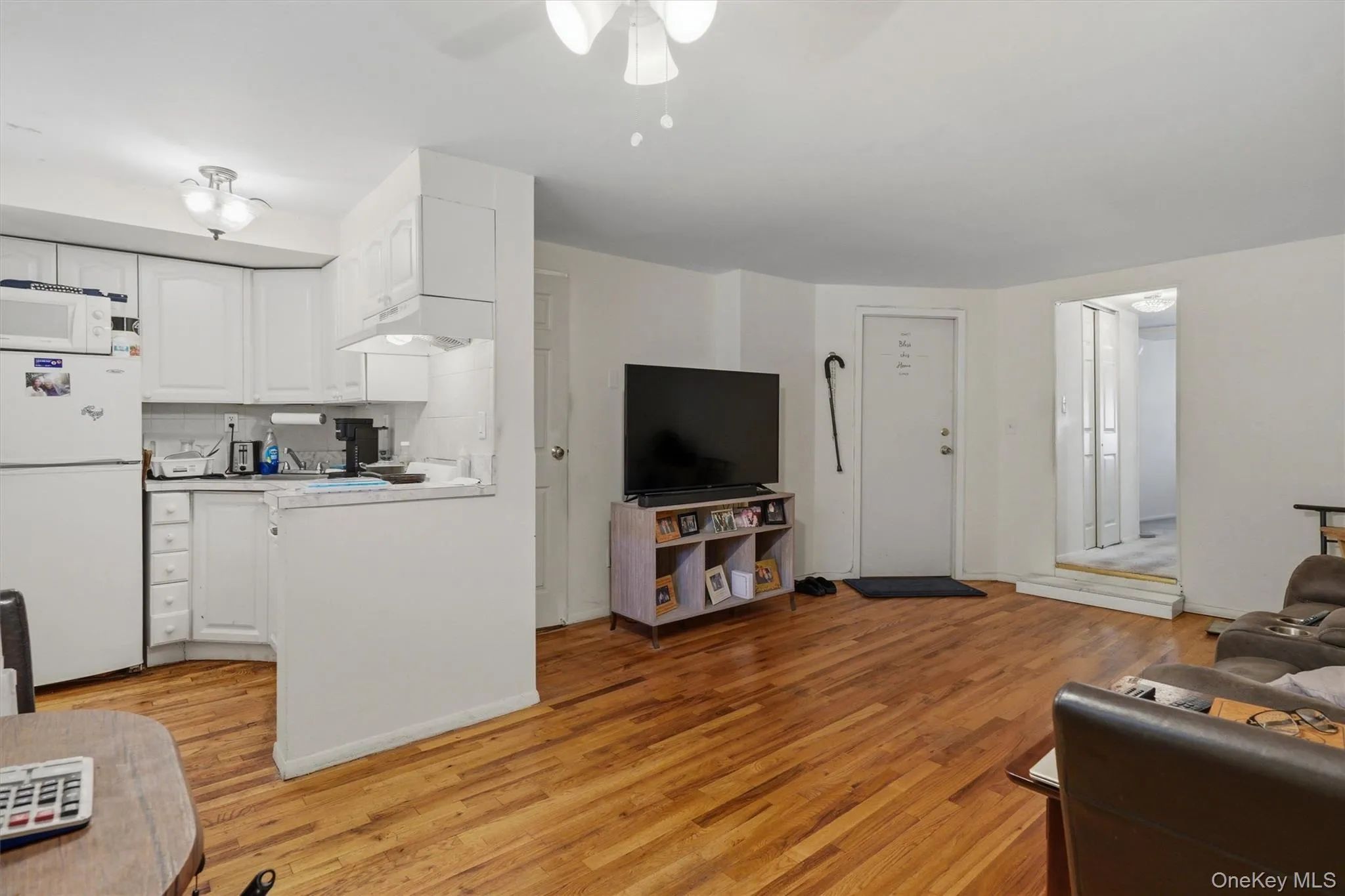 1018 Throggmorton Avenue, New York, NY, 3 Bedrooms Bedrooms, 7 Rooms Rooms,1 BathroomBathrooms,Residential,For Rent,Throggmorton,0,1048708 1018 Throggmorton Avenue, New York, NY, 3 Bedrooms Bedrooms, 7 Rooms Rooms,1 BathroomBathrooms,Residential,For Rent,Throggmorton,0,1048708