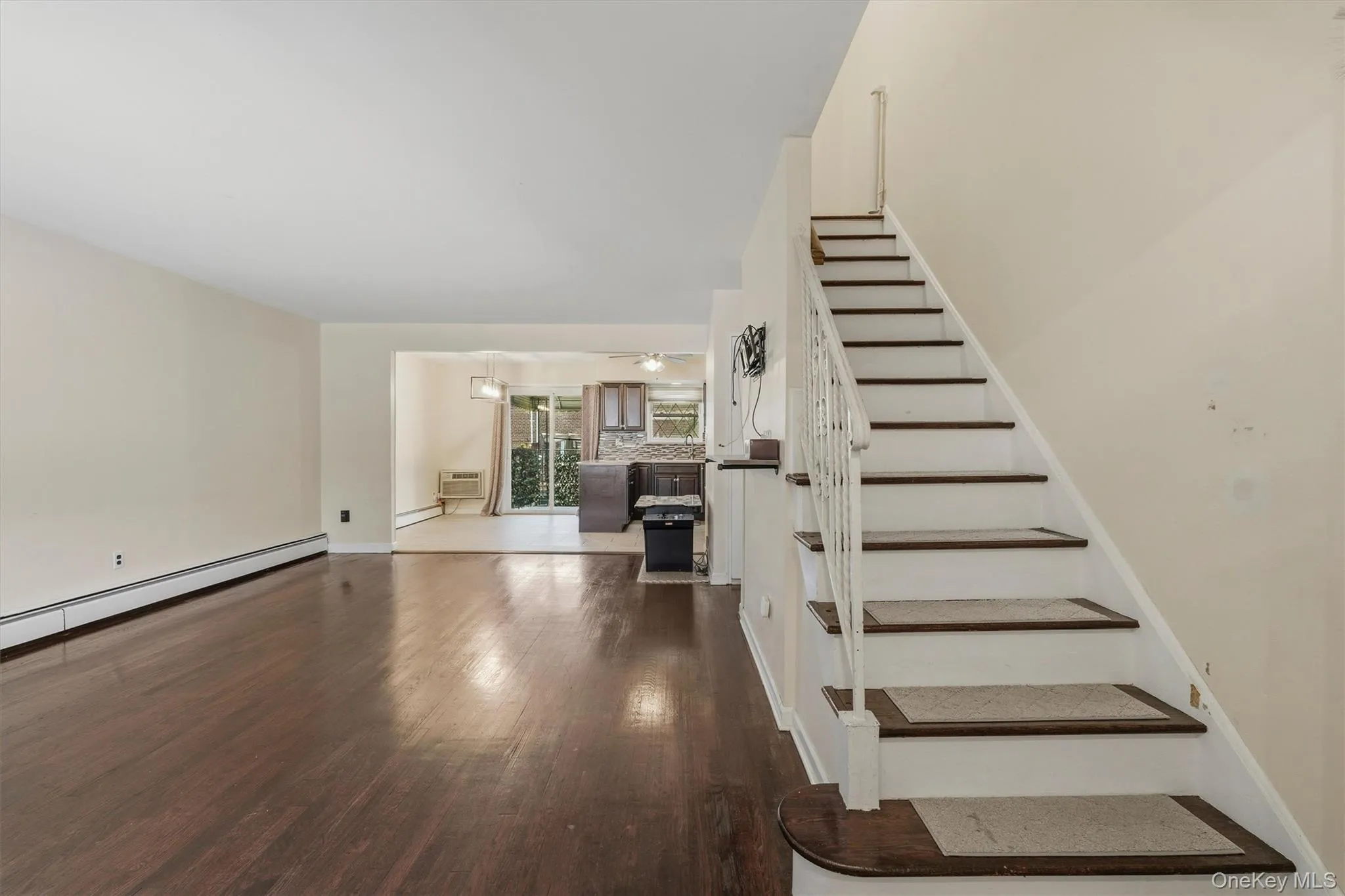 1018 Throggmorton Avenue, New York, NY, 3 Bedrooms Bedrooms, 7 Rooms Rooms,1 BathroomBathrooms,Residential,For Rent,Throggmorton,0,1048708 1018 Throggmorton Avenue, New York, NY, 3 Bedrooms Bedrooms, 7 Rooms Rooms,1 BathroomBathrooms,Residential,For Rent,Throggmorton,0,1048708