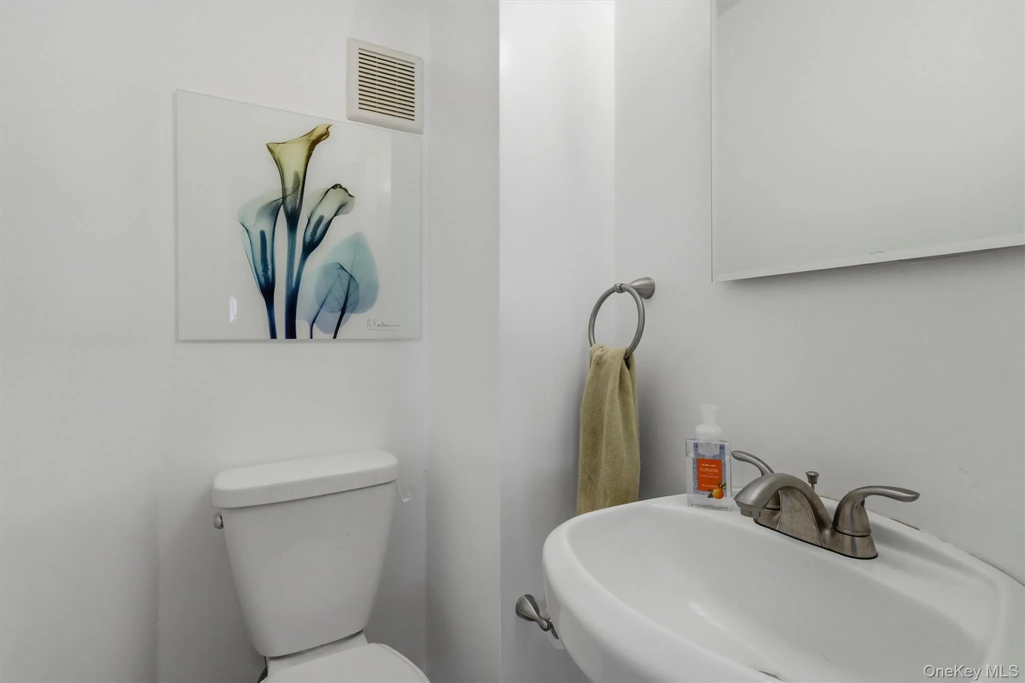 1018 Throggmorton Avenue, New York, NY, 3 Bedrooms Bedrooms, 7 Rooms Rooms,1 BathroomBathrooms,Residential,For Rent,Throggmorton,0,1048708 1018 Throggmorton Avenue, New York, NY, 3 Bedrooms Bedrooms, 7 Rooms Rooms,1 BathroomBathrooms,Residential,For Rent,Throggmorton,0,1048708