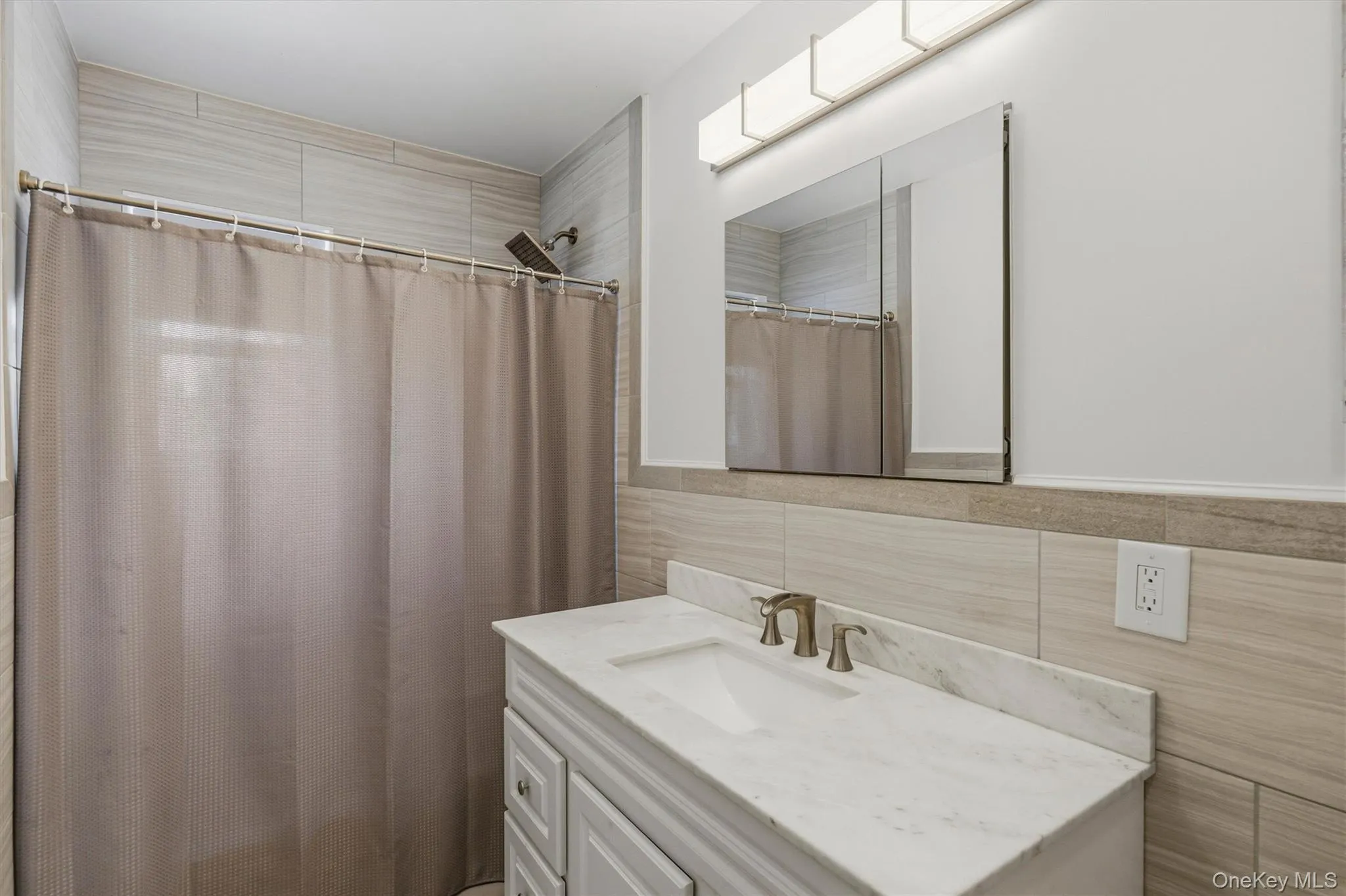 1018 Throggmorton Avenue, New York, NY, 3 Bedrooms Bedrooms, 7 Rooms Rooms,1 BathroomBathrooms,Residential,For Rent,Throggmorton,0,1048708 1018 Throggmorton Avenue, New York, NY, 3 Bedrooms Bedrooms, 7 Rooms Rooms,1 BathroomBathrooms,Residential,For Rent,Throggmorton,0,1048708
