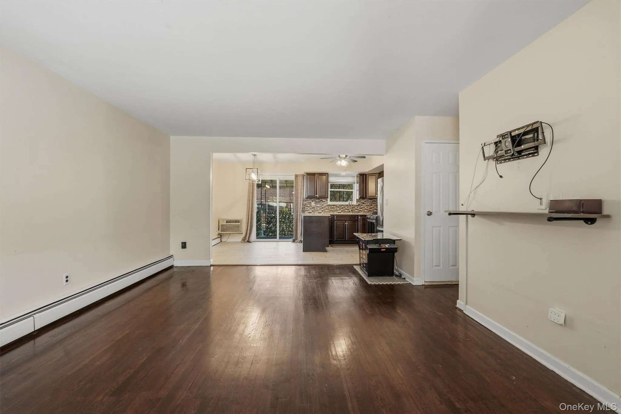 1018 Throggmorton Avenue, New York, NY, 3 Bedrooms Bedrooms, 7 Rooms Rooms,1 BathroomBathrooms,Residential,For Rent,Throggmorton,0,1048708 1018 Throggmorton Avenue, New York, NY, 3 Bedrooms Bedrooms, 7 Rooms Rooms,1 BathroomBathrooms,Residential,For Rent,Throggmorton,0,1048708