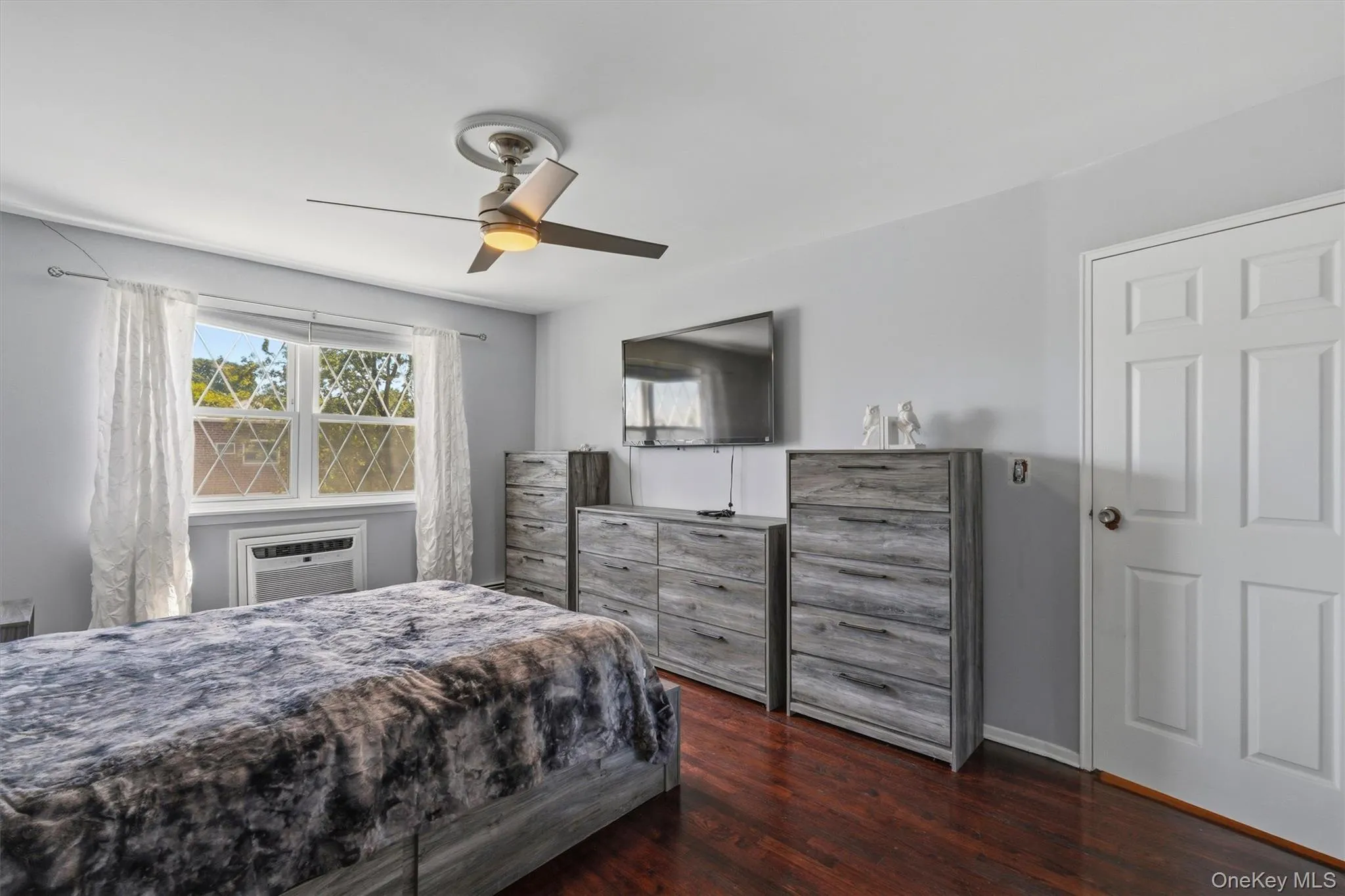1018 Throggmorton Avenue, New York, NY, 3 Bedrooms Bedrooms, 7 Rooms Rooms,1 BathroomBathrooms,Residential,For Rent,Throggmorton,0,1048708 1018 Throggmorton Avenue, New York, NY, 3 Bedrooms Bedrooms, 7 Rooms Rooms,1 BathroomBathrooms,Residential,For Rent,Throggmorton,0,1048708