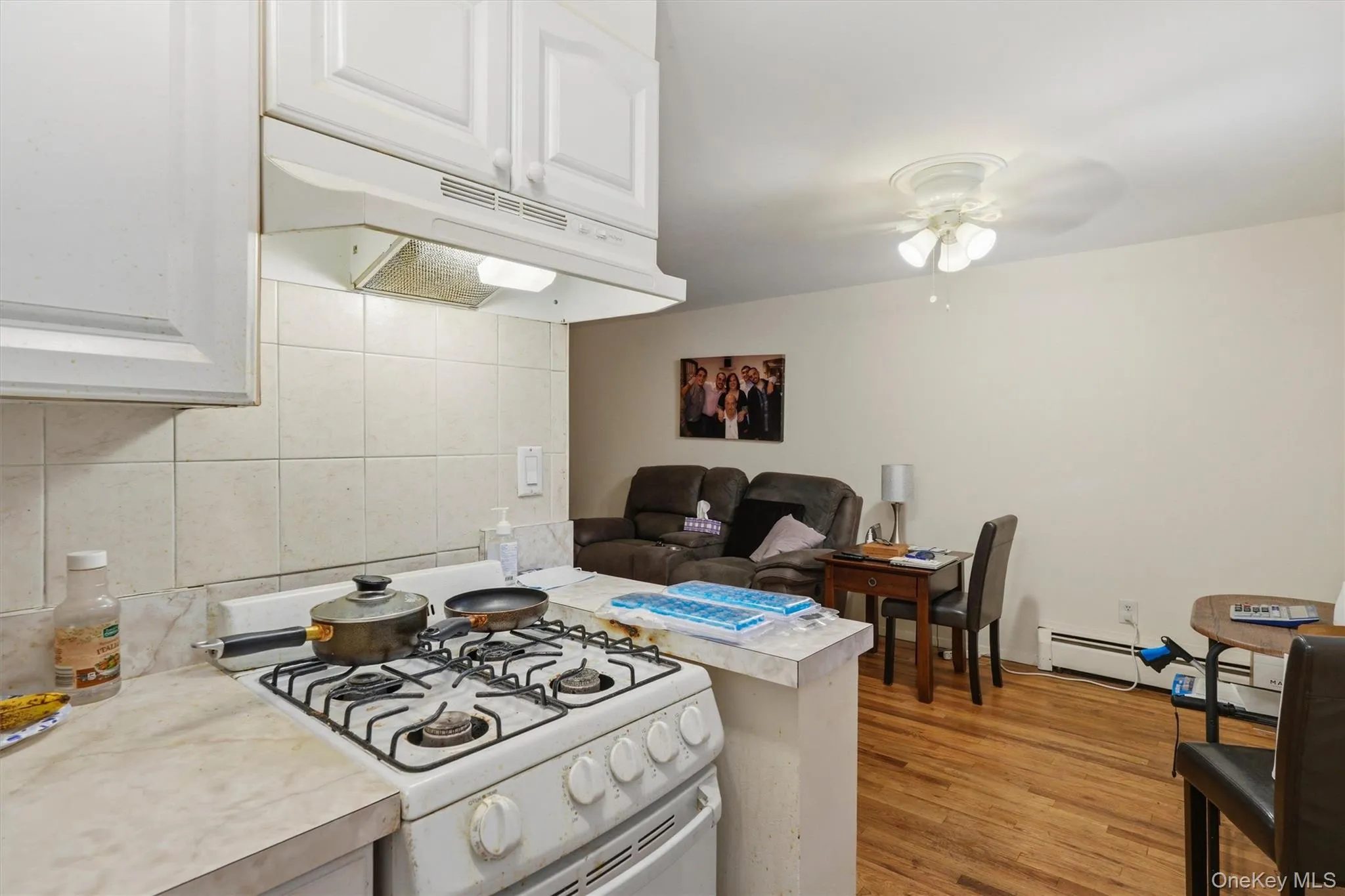 1018 Throggmorton Avenue, New York, NY, 3 Bedrooms Bedrooms, 7 Rooms Rooms,1 BathroomBathrooms,Residential,For Rent,Throggmorton,0,1048708 1018 Throggmorton Avenue, New York, NY, 3 Bedrooms Bedrooms, 7 Rooms Rooms,1 BathroomBathrooms,Residential,For Rent,Throggmorton,0,1048708