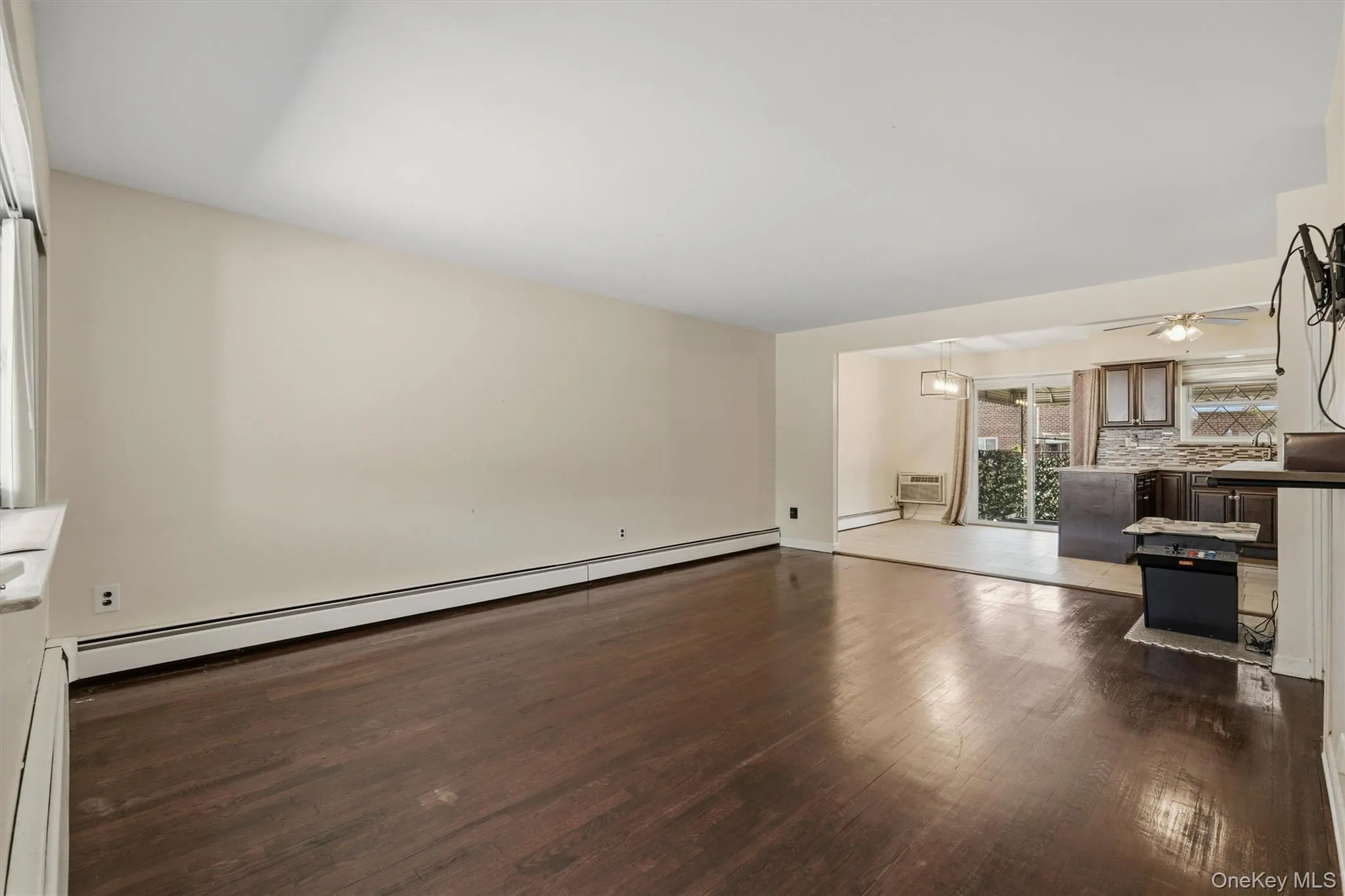 1018 Throggmorton Avenue, New York, NY, 3 Bedrooms Bedrooms, 7 Rooms Rooms,1 BathroomBathrooms,Residential,For Rent,Throggmorton,0,1048708 1018 Throggmorton Avenue, New York, NY, 3 Bedrooms Bedrooms, 7 Rooms Rooms,1 BathroomBathrooms,Residential,For Rent,Throggmorton,0,1048708