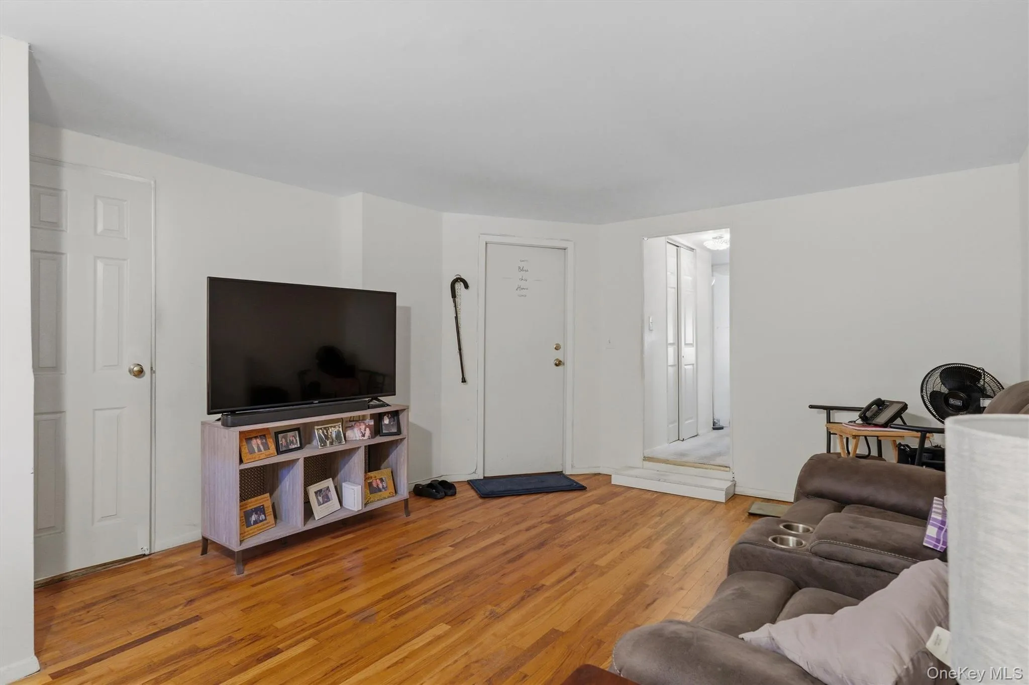 1018 Throggmorton Avenue, New York, NY, 3 Bedrooms Bedrooms, 7 Rooms Rooms,1 BathroomBathrooms,Residential,For Rent,Throggmorton,0,1048708 1018 Throggmorton Avenue, New York, NY, 3 Bedrooms Bedrooms, 7 Rooms Rooms,1 BathroomBathrooms,Residential,For Rent,Throggmorton,0,1048708