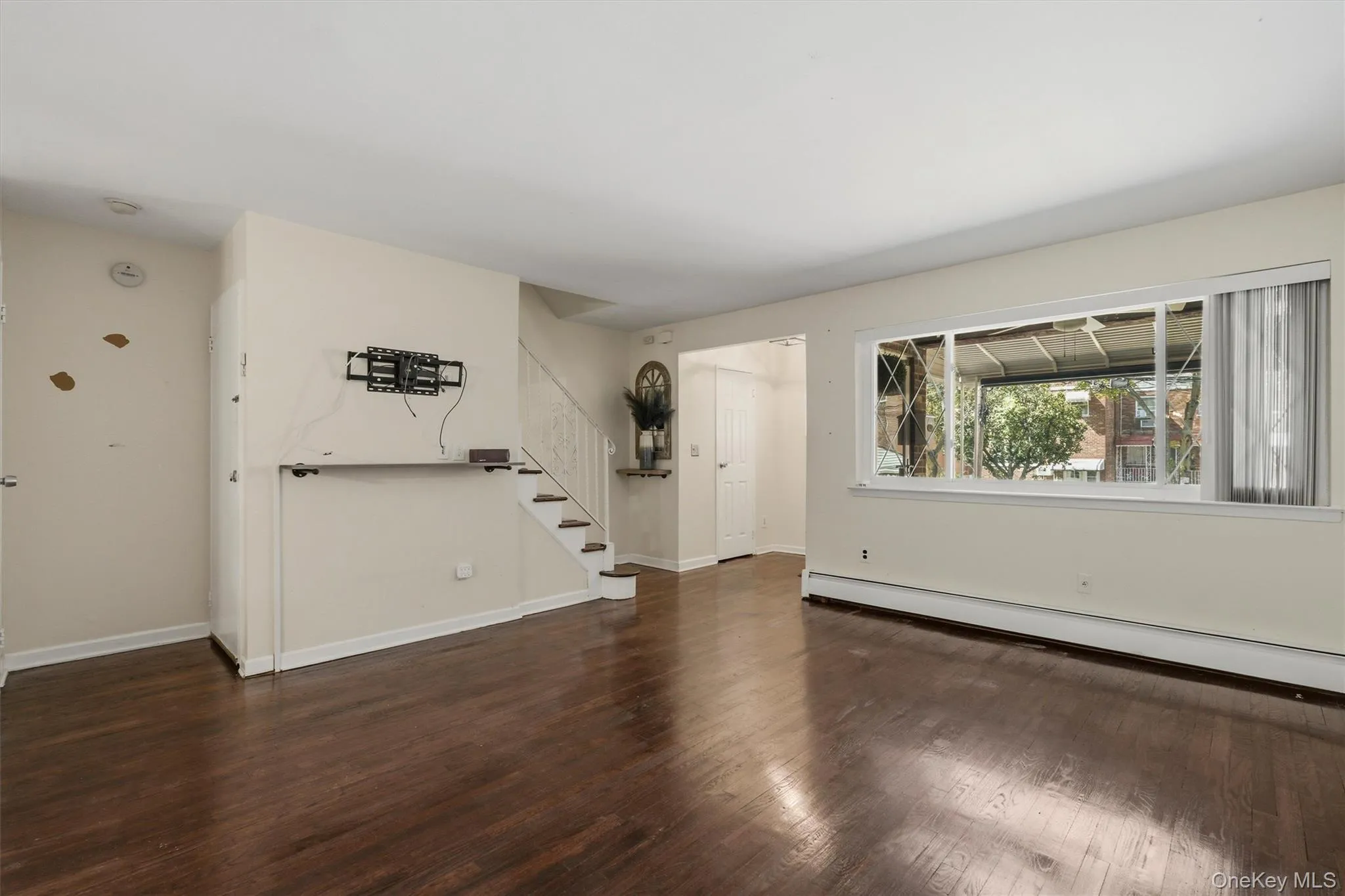 1018 Throggmorton Avenue, New York, NY, 3 Bedrooms Bedrooms, 7 Rooms Rooms,1 BathroomBathrooms,Residential,For Rent,Throggmorton,0,1048708 1018 Throggmorton Avenue, New York, NY, 3 Bedrooms Bedrooms, 7 Rooms Rooms,1 BathroomBathrooms,Residential,For Rent,Throggmorton,0,1048708
