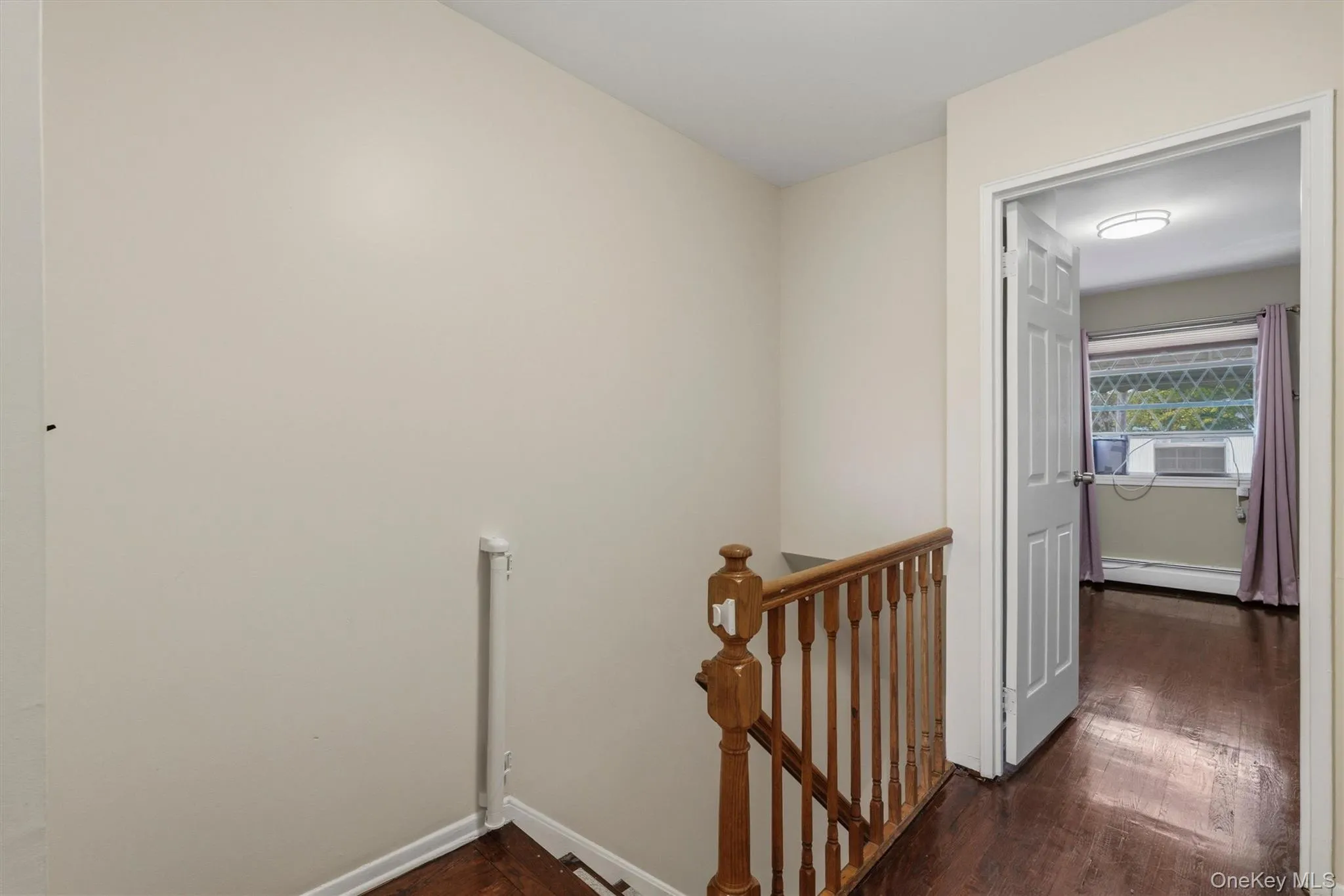 1018 Throggmorton Avenue, New York, NY, 3 Bedrooms Bedrooms, 7 Rooms Rooms,1 BathroomBathrooms,Residential,For Rent,Throggmorton,0,1048708 1018 Throggmorton Avenue, New York, NY, 3 Bedrooms Bedrooms, 7 Rooms Rooms,1 BathroomBathrooms,Residential,For Rent,Throggmorton,0,1048708