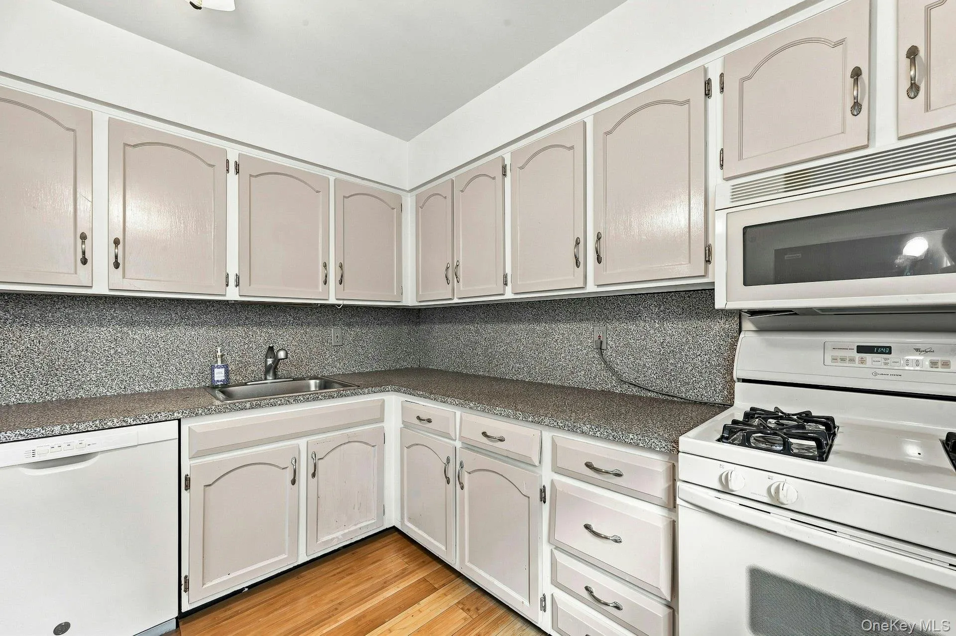 4 Anchorage Lane, Oyster Bay, NY, 1 Bedroom Bedrooms, 4 Rooms Rooms,1 BathroomBathrooms,Residential,For Rent,Anchorage,0,1048718 4 Anchorage Lane, Oyster Bay, NY, 1 Bedroom Bedrooms, 4 Rooms Rooms,1 BathroomBathrooms,Residential,For Rent,Anchorage,0,1048718
