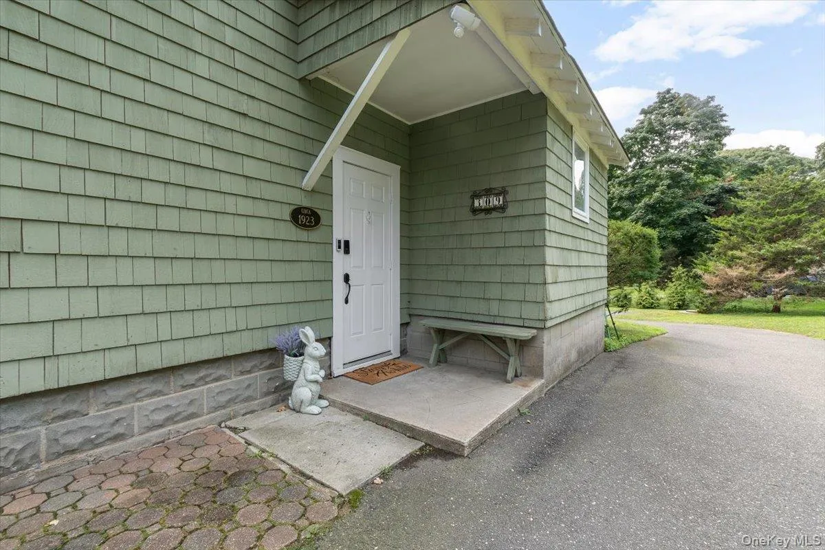 309 Church Lane, Riverhead, NY, 3 Bedrooms Bedrooms, 8 Rooms Rooms,2 BathroomsBathrooms,Residential,For Rent,Church,0,1048719 309 Church Lane, Riverhead, NY, 3 Bedrooms Bedrooms, 8 Rooms Rooms,2 BathroomsBathrooms,Residential,For Rent,Church,0,1048719