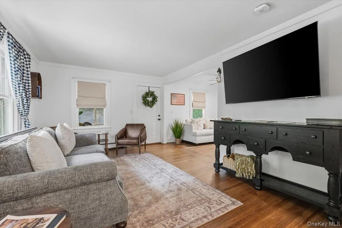 309 Church Lane, Riverhead, NY, 3 Bedrooms Bedrooms, 8 Rooms Rooms,2 BathroomsBathrooms,Residential,For Rent,Church,0,1048719 309 Church Lane, Riverhead, NY, 3 Bedrooms Bedrooms, 8 Rooms Rooms,2 BathroomsBathrooms,Residential,For Rent,Church,0,1048719