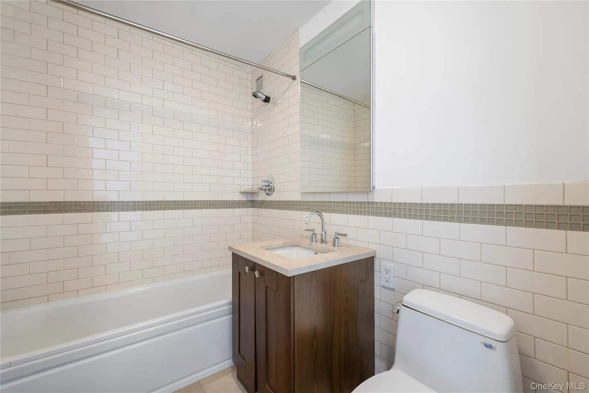 640 237th Street, New York, NY, 2 Bedrooms Bedrooms, 5 Rooms Rooms,2 BathroomsBathrooms,Residential,For Rent,237th,0,1048728 640 237th Street, New York, NY, 2 Bedrooms Bedrooms, 5 Rooms Rooms,2 BathroomsBathrooms,Residential,For Rent,237th,0,1048728