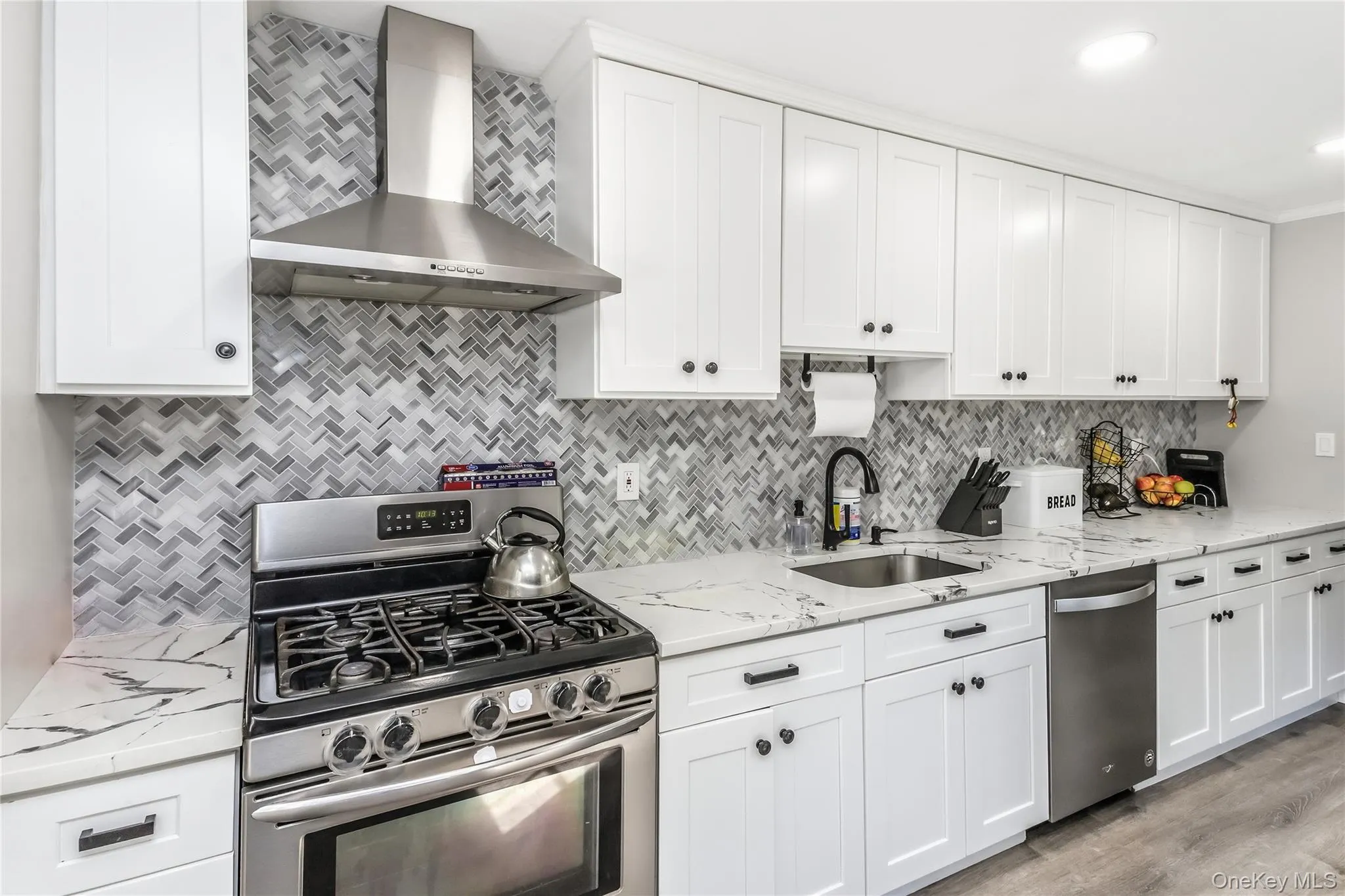 78 Little Plains Road, Huntington, NY, 3 Bedrooms Bedrooms, 8 Rooms Rooms,1 BathroomBathrooms,Residential,For Rent,Little Plains,0,1048733 78 Little Plains Road, Huntington, NY, 3 Bedrooms Bedrooms, 8 Rooms Rooms,1 BathroomBathrooms,Residential,For Rent,Little Plains,0,1048733