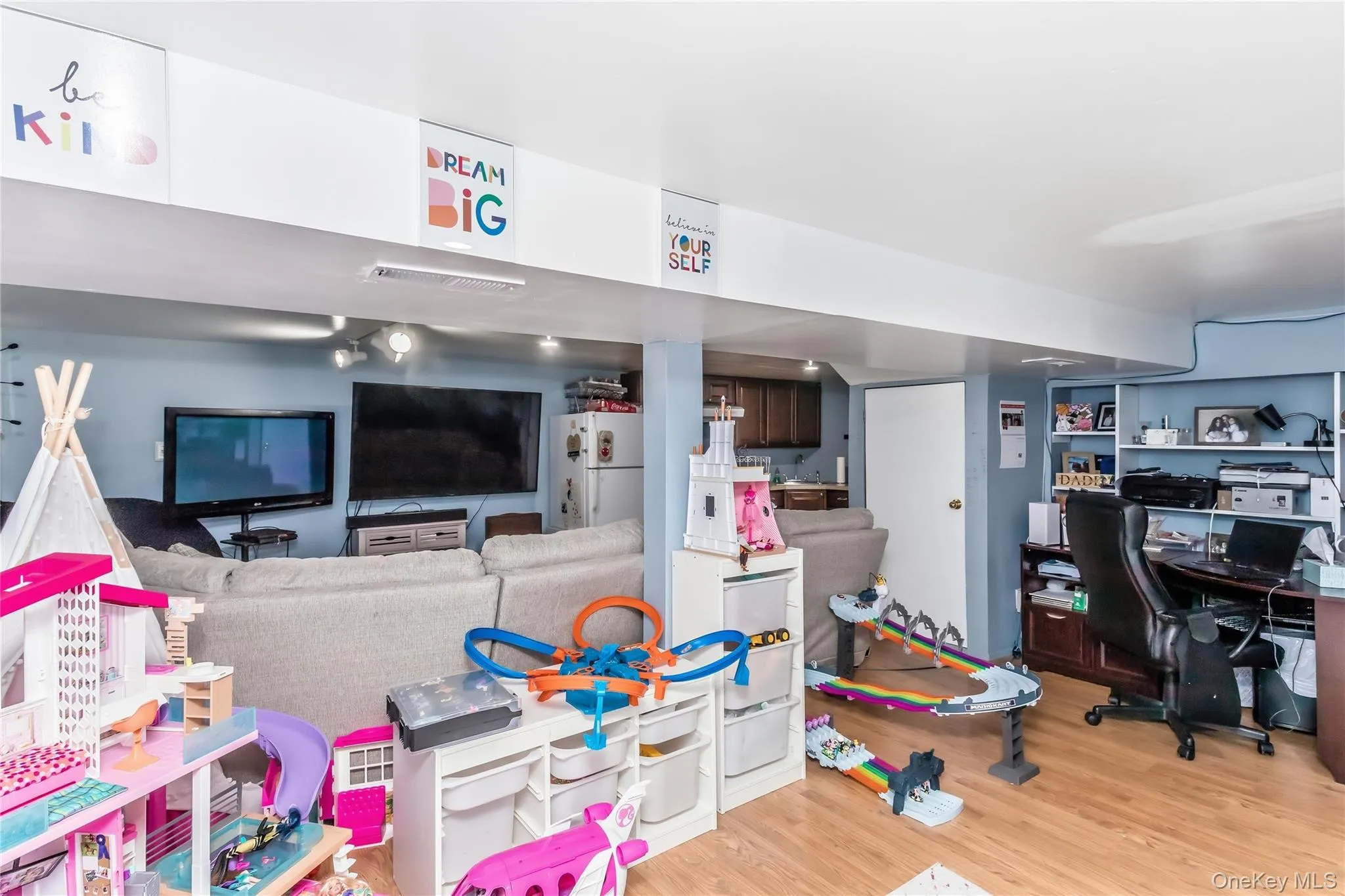 78 Little Plains Road, Huntington, NY, 3 Bedrooms Bedrooms, 8 Rooms Rooms,1 BathroomBathrooms,Residential,For Rent,Little Plains,0,1048733 78 Little Plains Road, Huntington, NY, 3 Bedrooms Bedrooms, 8 Rooms Rooms,1 BathroomBathrooms,Residential,For Rent,Little Plains,0,1048733