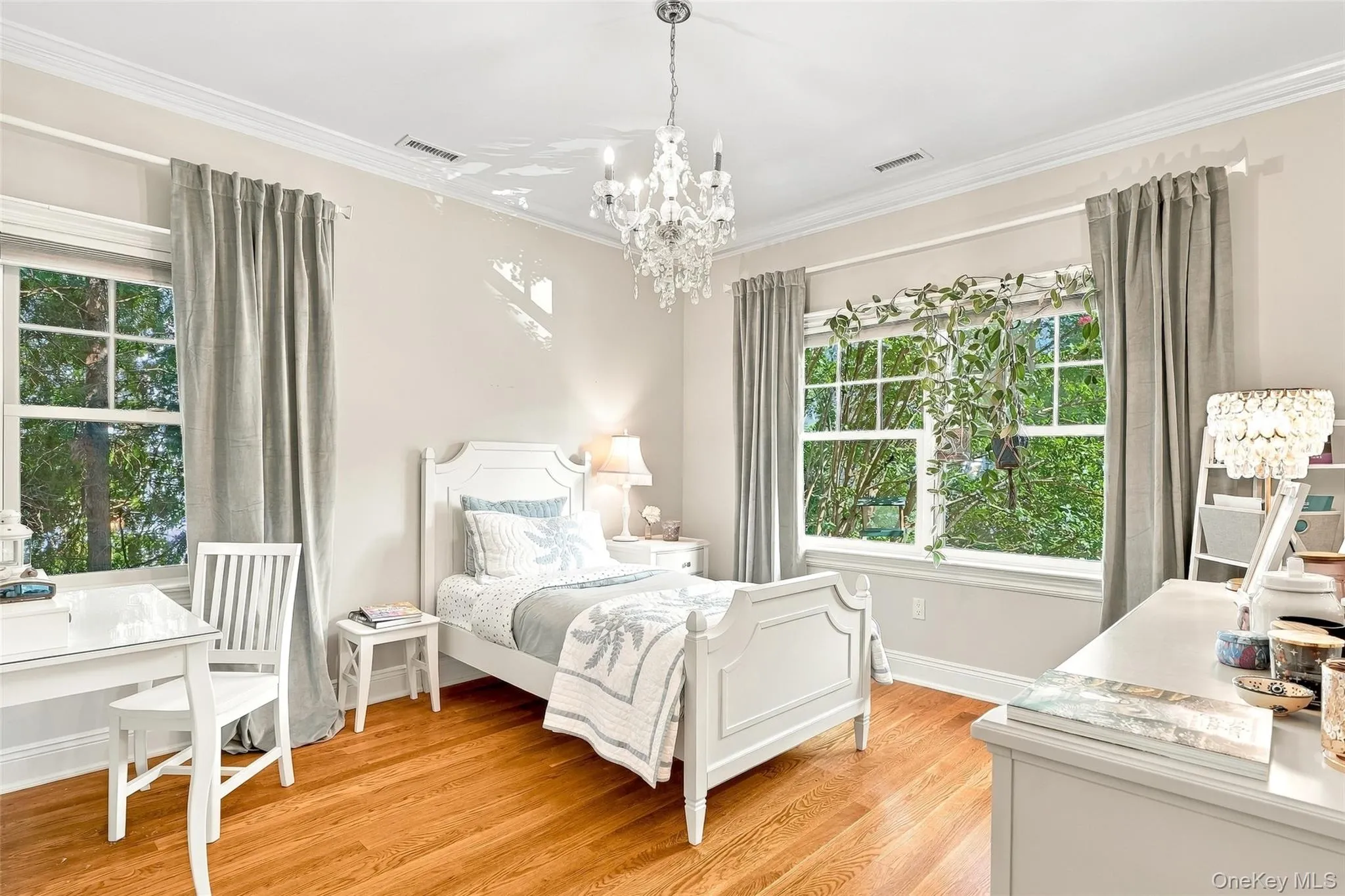 Second Bedroom with double closet and treetop views Second Bedroom with double closet and treetop views