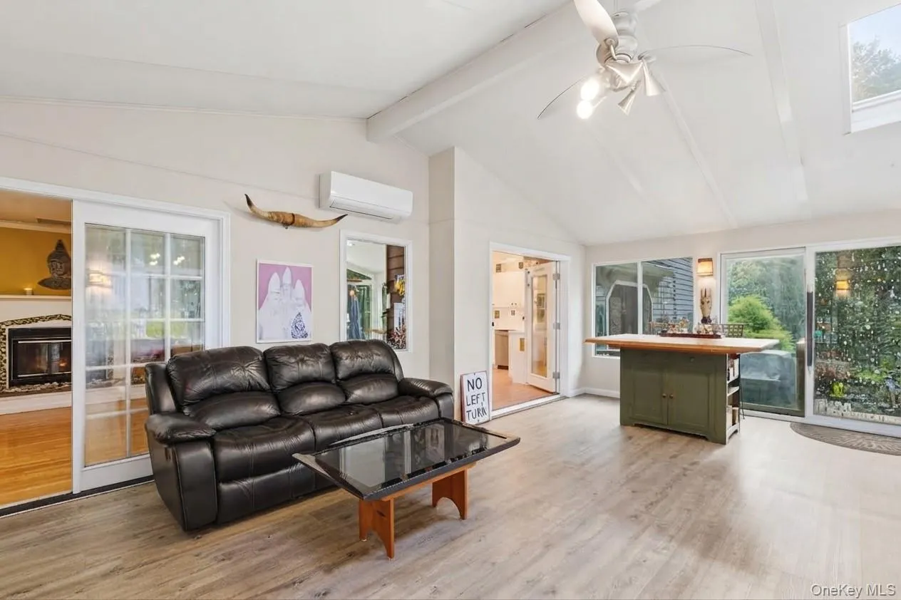 Sunroom Virtually Staged Sunroom Virtually Staged
