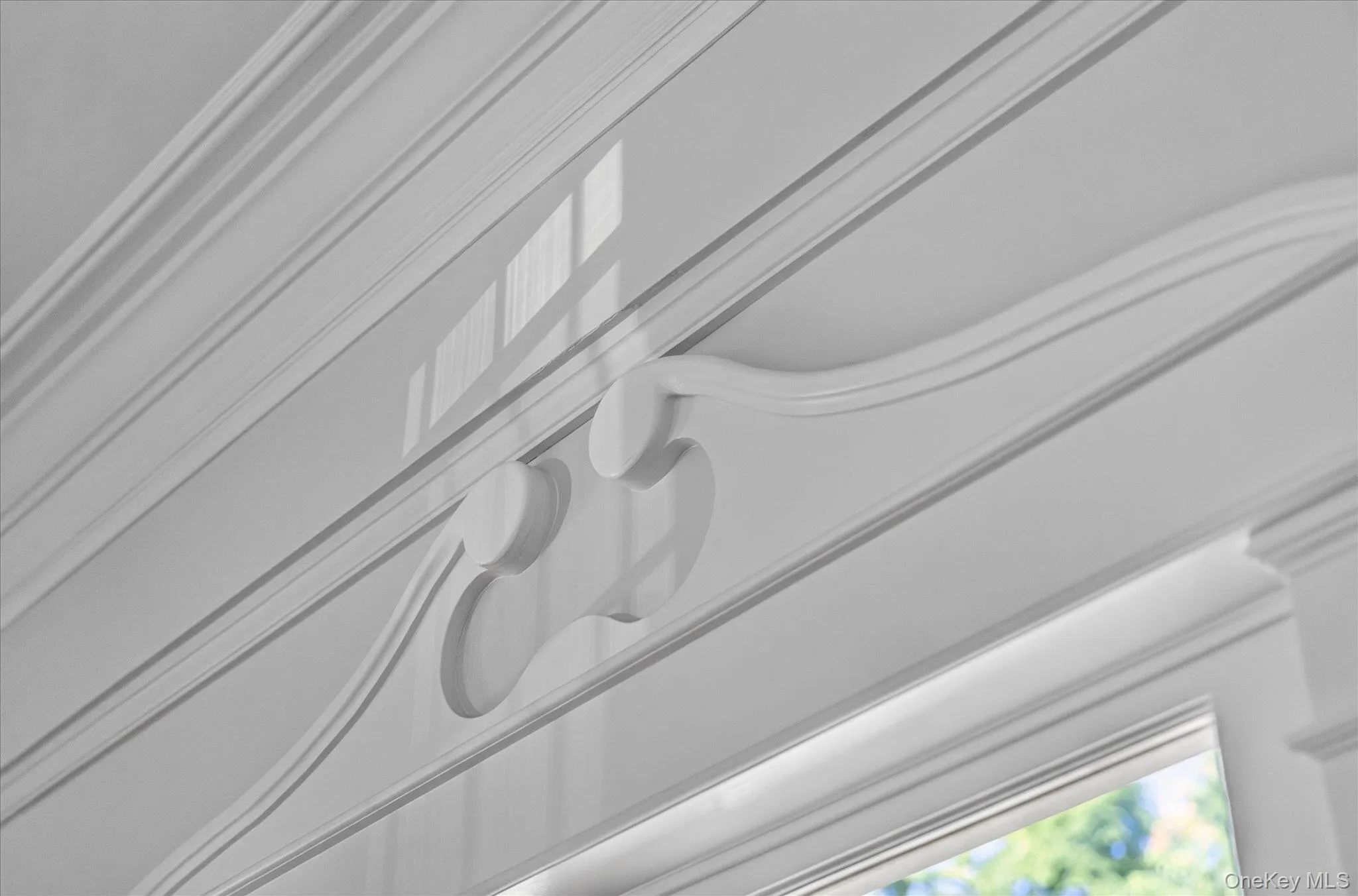 Decorative wall trim featuring a unique paw print motif Decorative wall trim featuring a unique paw print motif