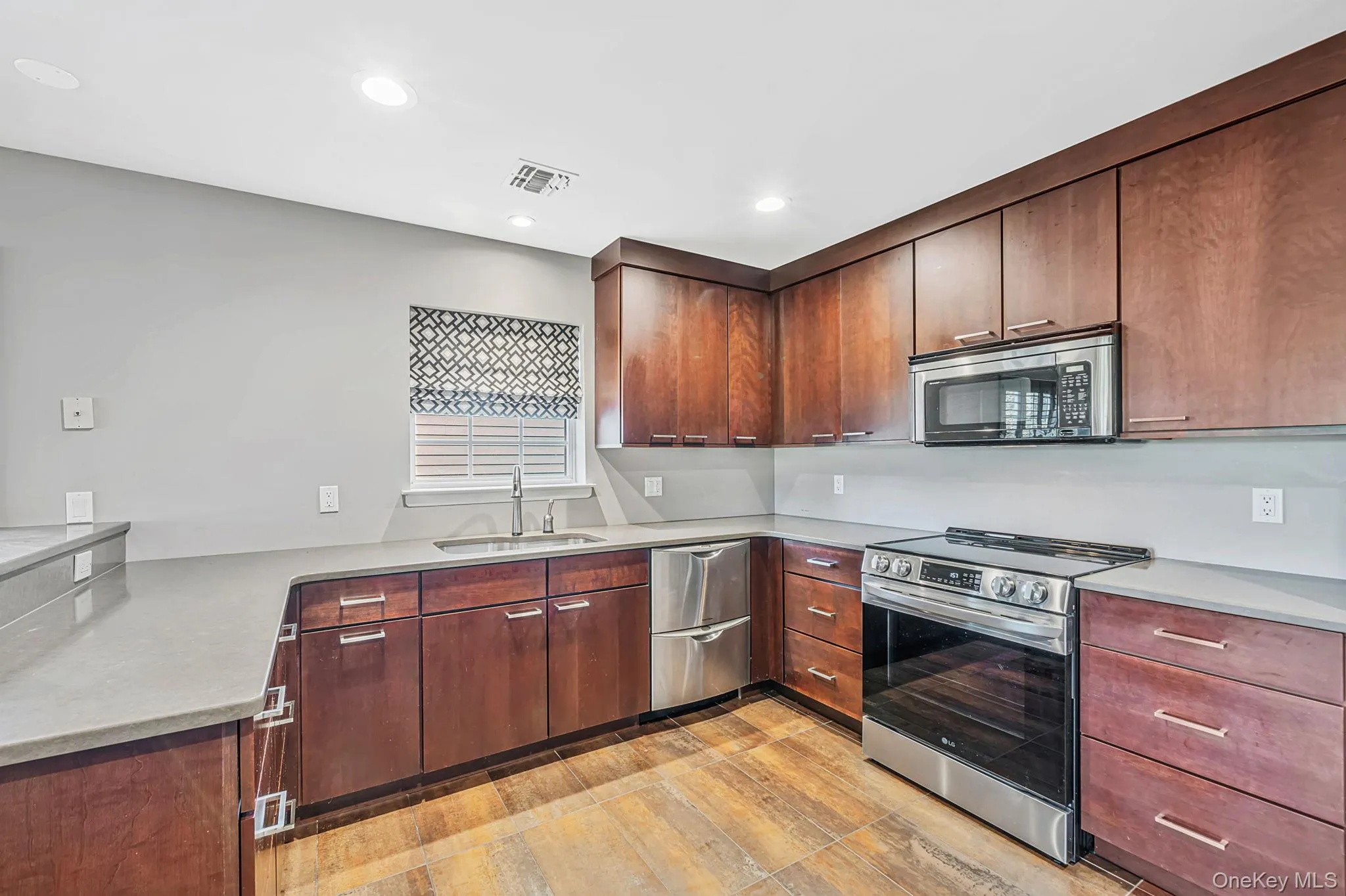 Custom Cabinets and Granite Countertops Custom Cabinets and Granite Countertops