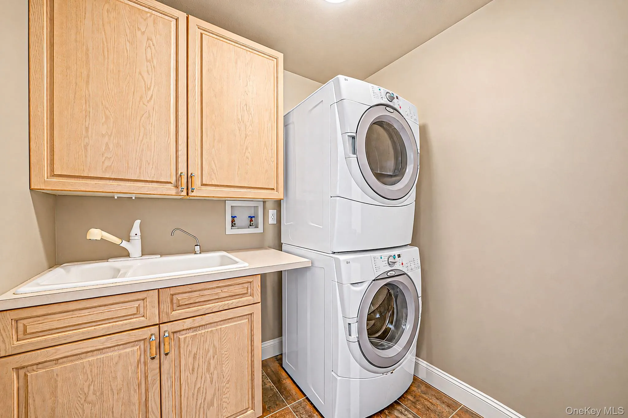 6 Hamlet Drive, Huntington, NY, 3 Bedrooms Bedrooms, 5 Rooms Rooms,2 BathroomsBathrooms,Residential,For Rent,Hamlet,0,1048746 6 Hamlet Drive, Huntington, NY, 3 Bedrooms Bedrooms, 5 Rooms Rooms,2 BathroomsBathrooms,Residential,For Rent,Hamlet,0,1048746