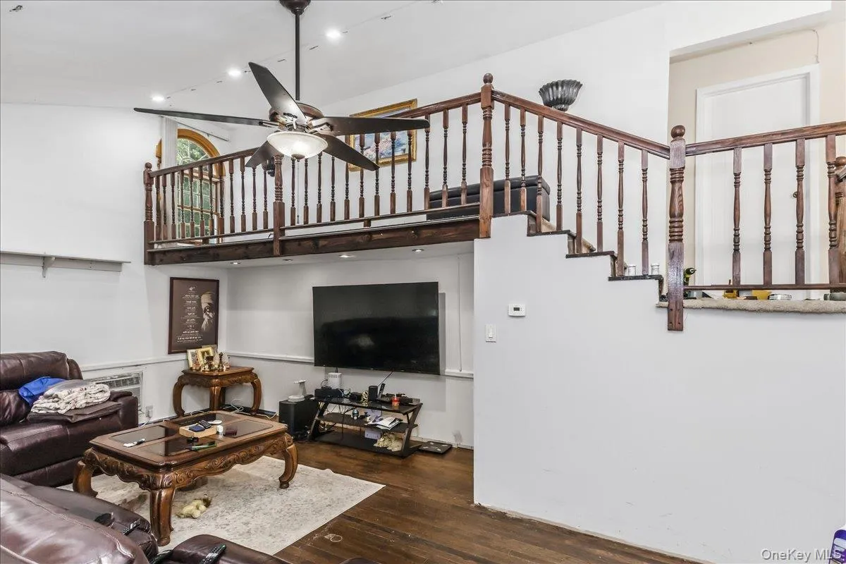 1 Greentree Circle, North Hempstead, NY, 4 Bedrooms Bedrooms, 10 Rooms Rooms,3 BathroomsBathrooms,Residential,For Rent,Greentree,0,1048748 1 Greentree Circle, North Hempstead, NY, 4 Bedrooms Bedrooms, 10 Rooms Rooms,3 BathroomsBathrooms,Residential,For Rent,Greentree,0,1048748
