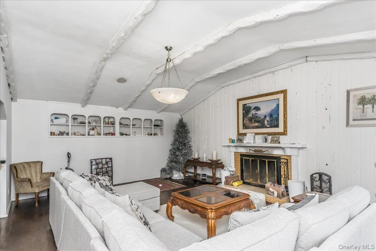 1 Greentree Circle, North Hempstead, NY, 4 Bedrooms Bedrooms, 10 Rooms Rooms,3 BathroomsBathrooms,Residential,For Rent,Greentree,0,1048748 1 Greentree Circle, North Hempstead, NY, 4 Bedrooms Bedrooms, 10 Rooms Rooms,3 BathroomsBathrooms,Residential,For Rent,Greentree,0,1048748