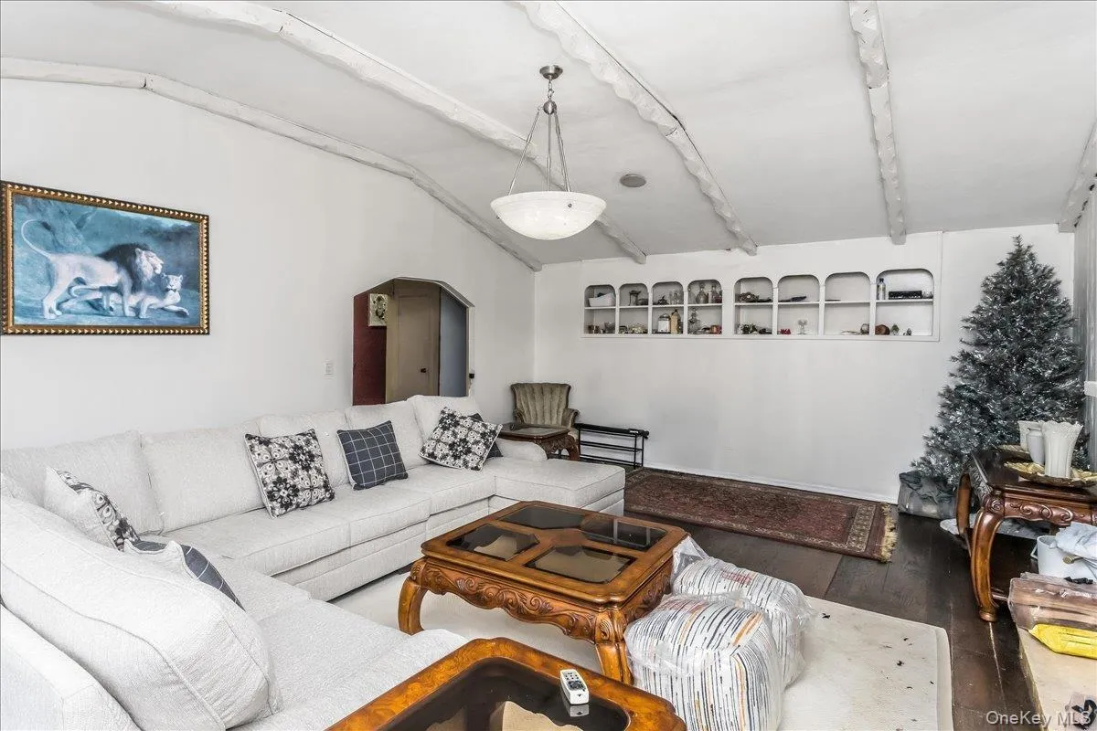 1 Greentree Circle, North Hempstead, NY, 4 Bedrooms Bedrooms, 10 Rooms Rooms,3 BathroomsBathrooms,Residential,For Rent,Greentree,0,1048748 1 Greentree Circle, North Hempstead, NY, 4 Bedrooms Bedrooms, 10 Rooms Rooms,3 BathroomsBathrooms,Residential,For Rent,Greentree,0,1048748